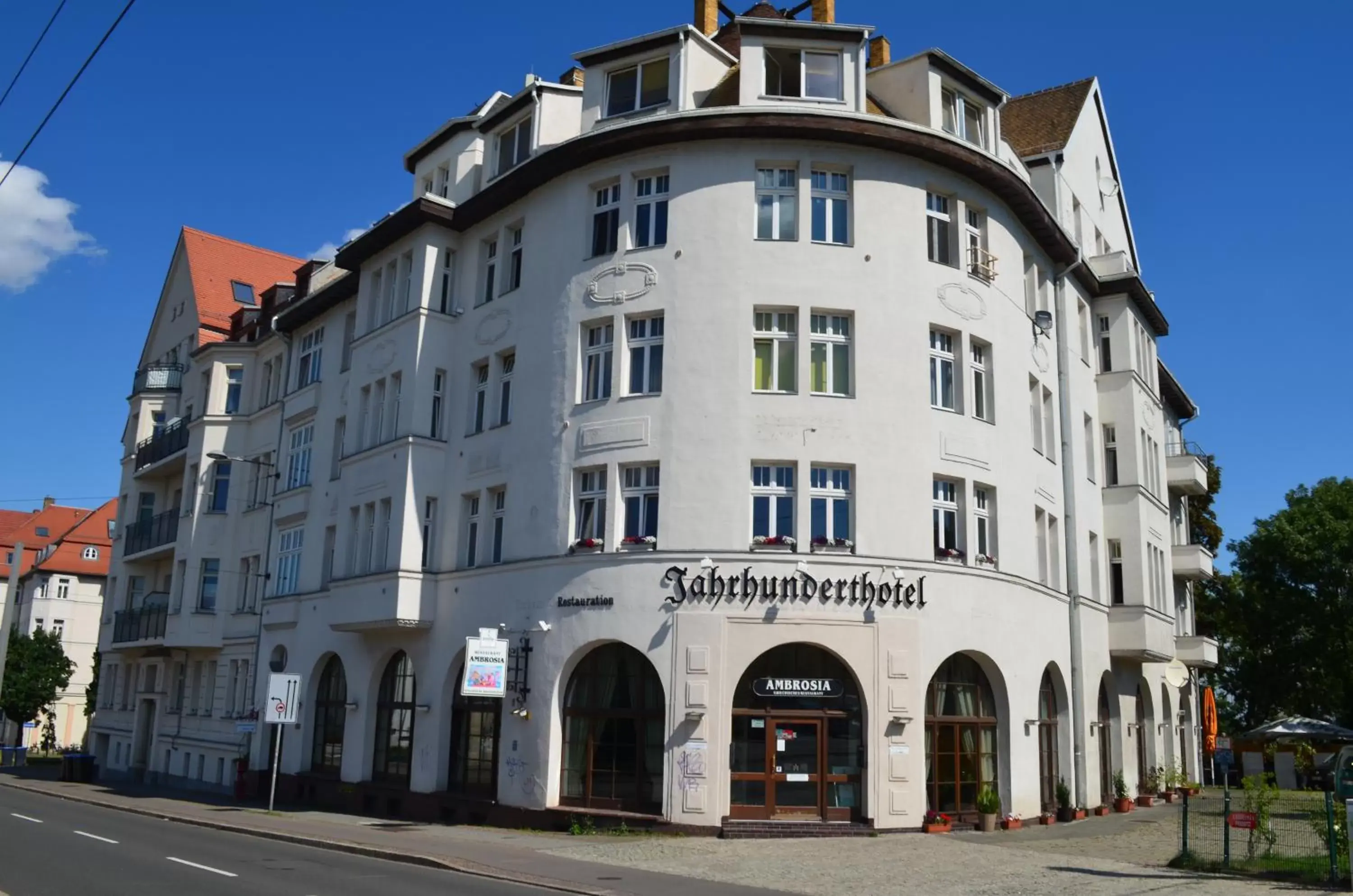 Facade/entrance, Property Building in Jahrhunderthotel Leipzig