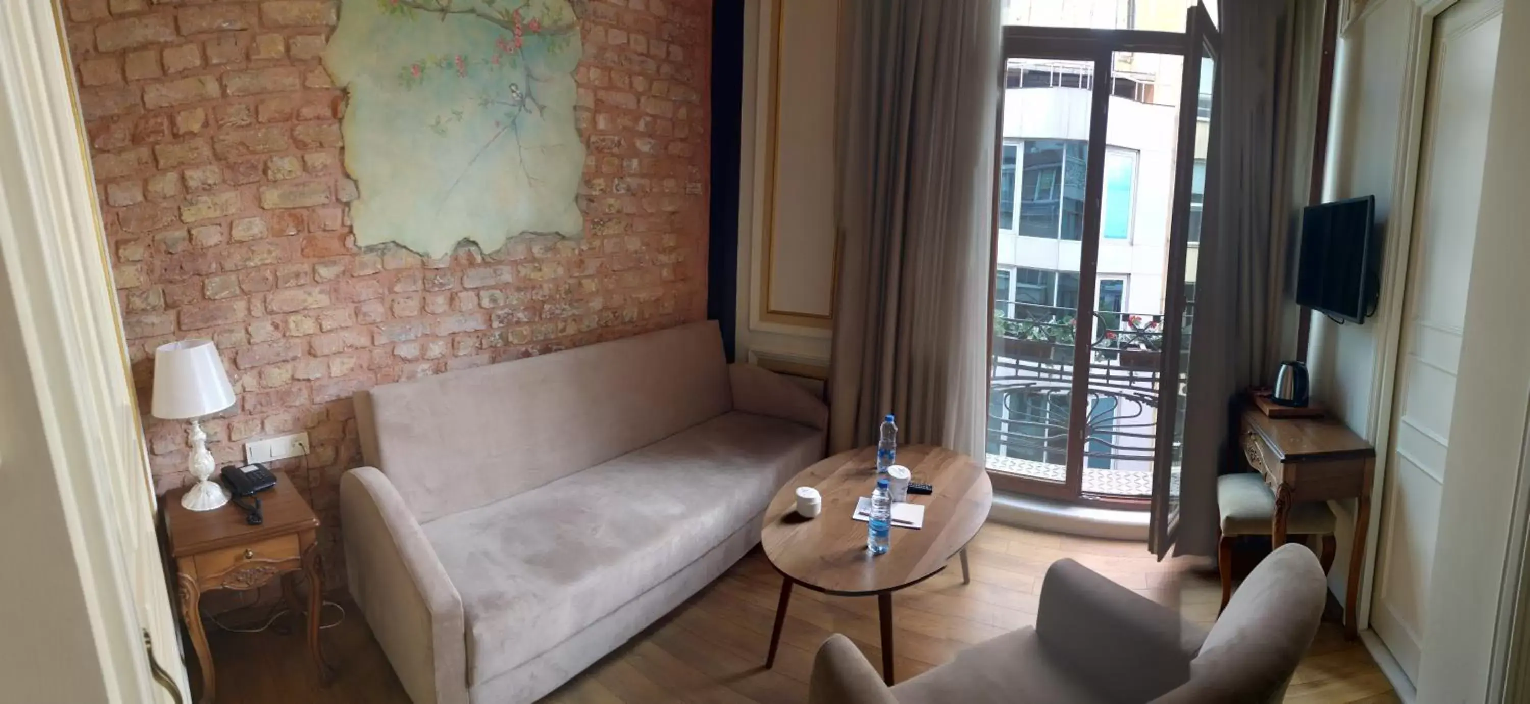 Living room, Seating Area in Hotel Pera Parma