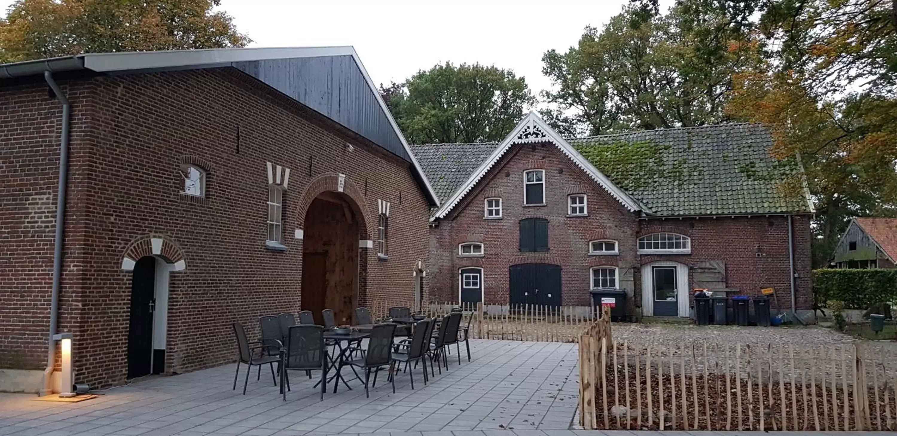 Facade/entrance, Property Building in Hotel Restaurant Roerdinkhof