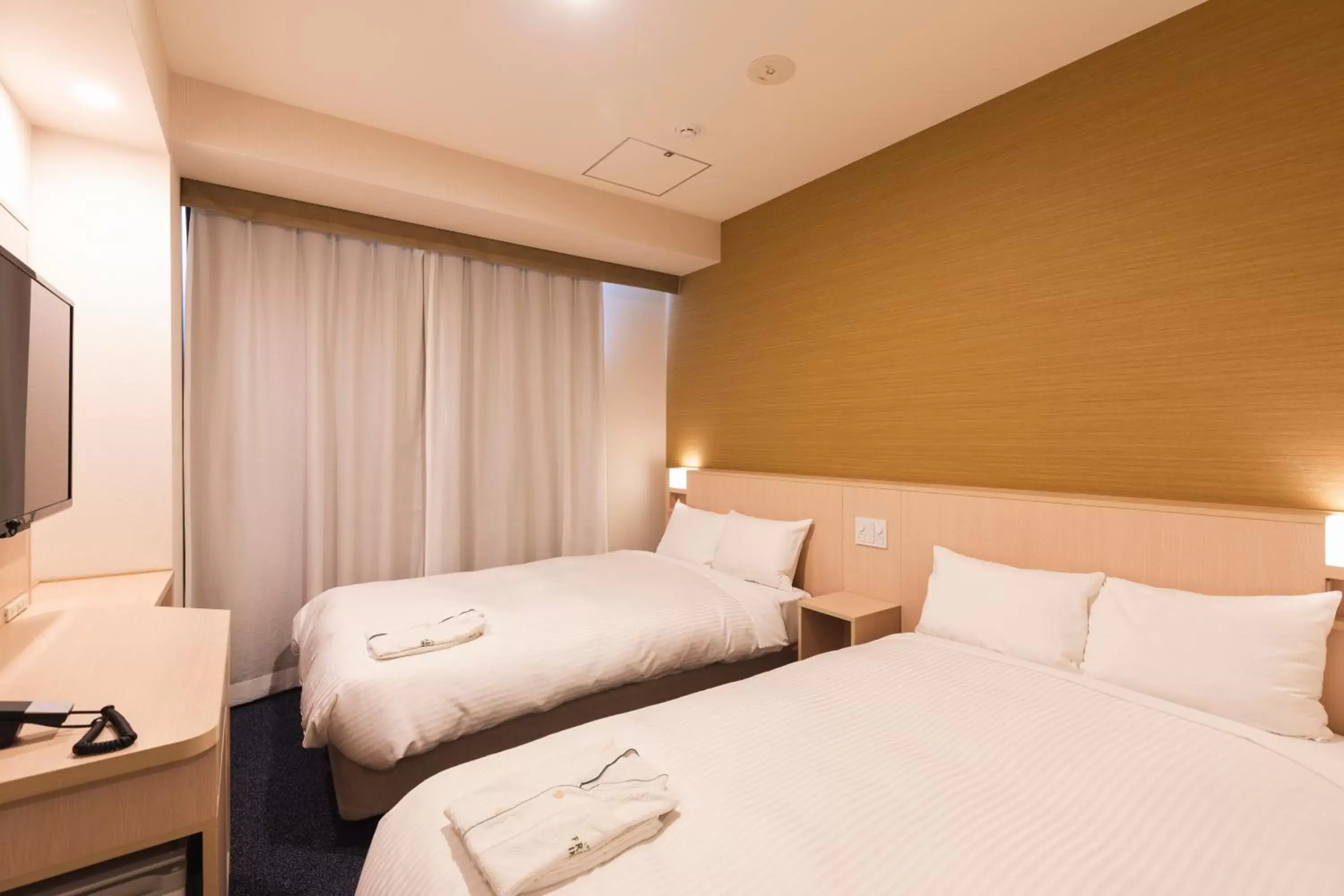 Photo of the whole room, Bed in Sotetsu Fresa Inn Kyoto-Shijokarasuma