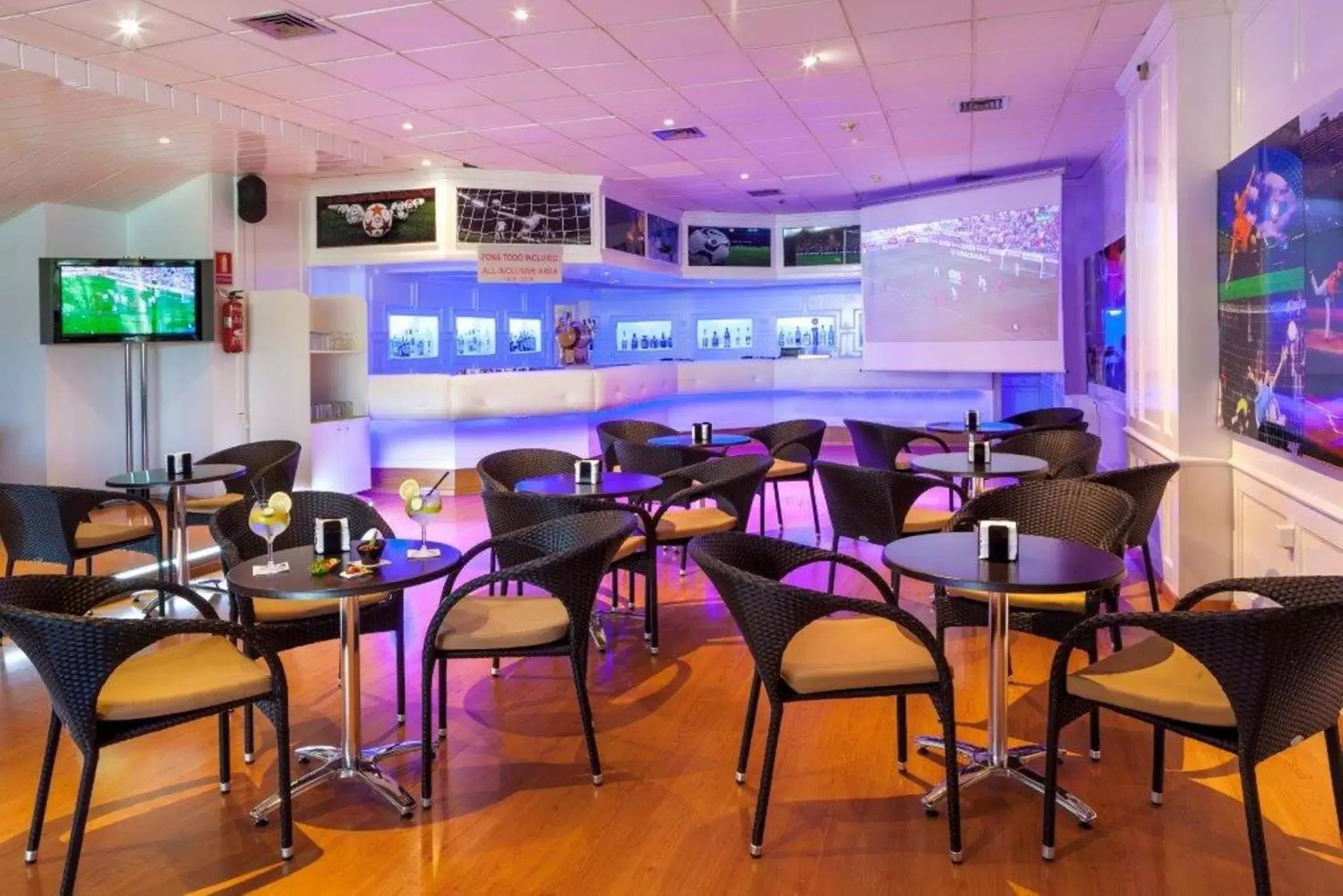 Lounge or bar, Restaurant/Places to Eat in Sol Arona Tenerife