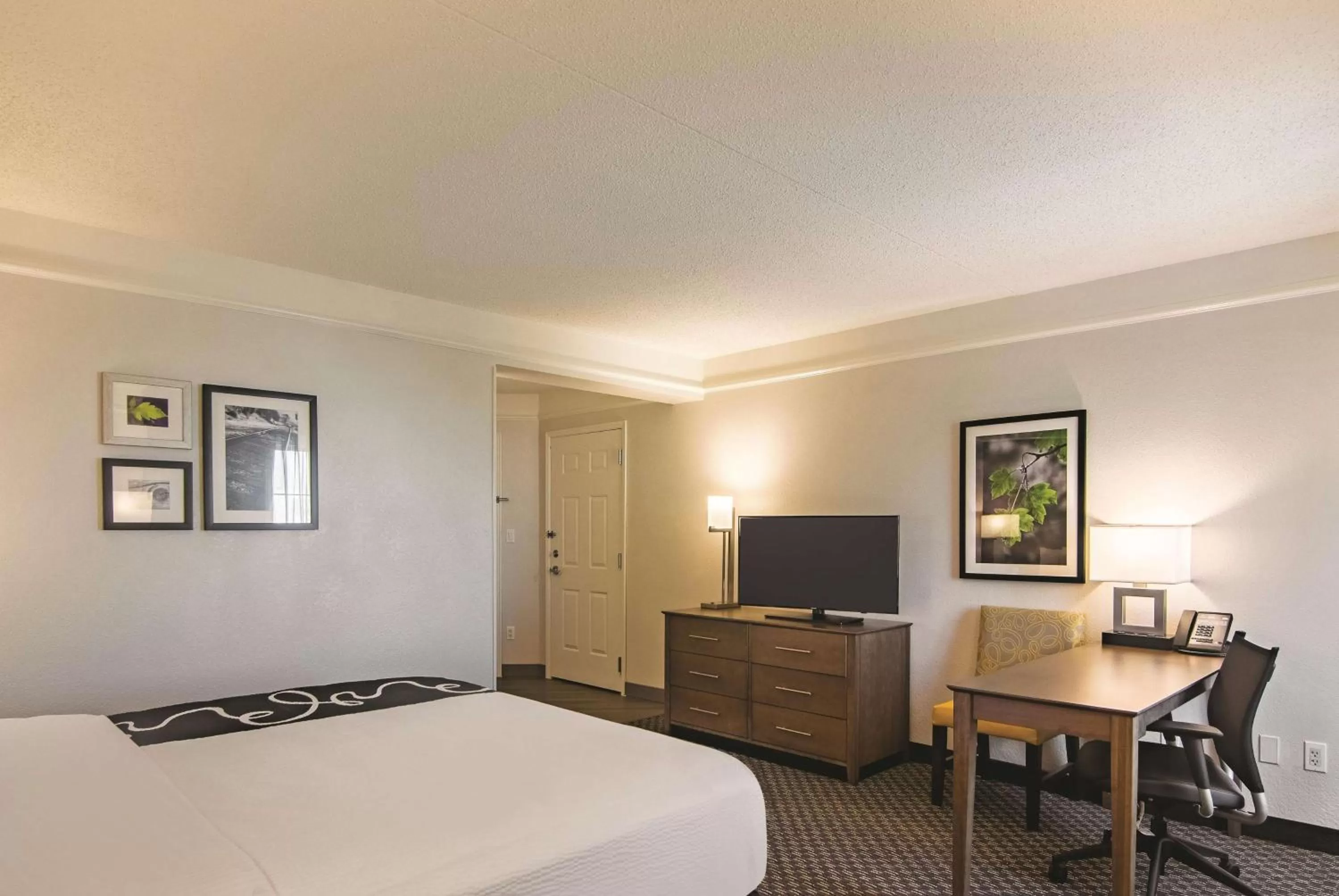 Photo of the whole room, Bed in La Quinta by Wyndham Oklahoma City Norman