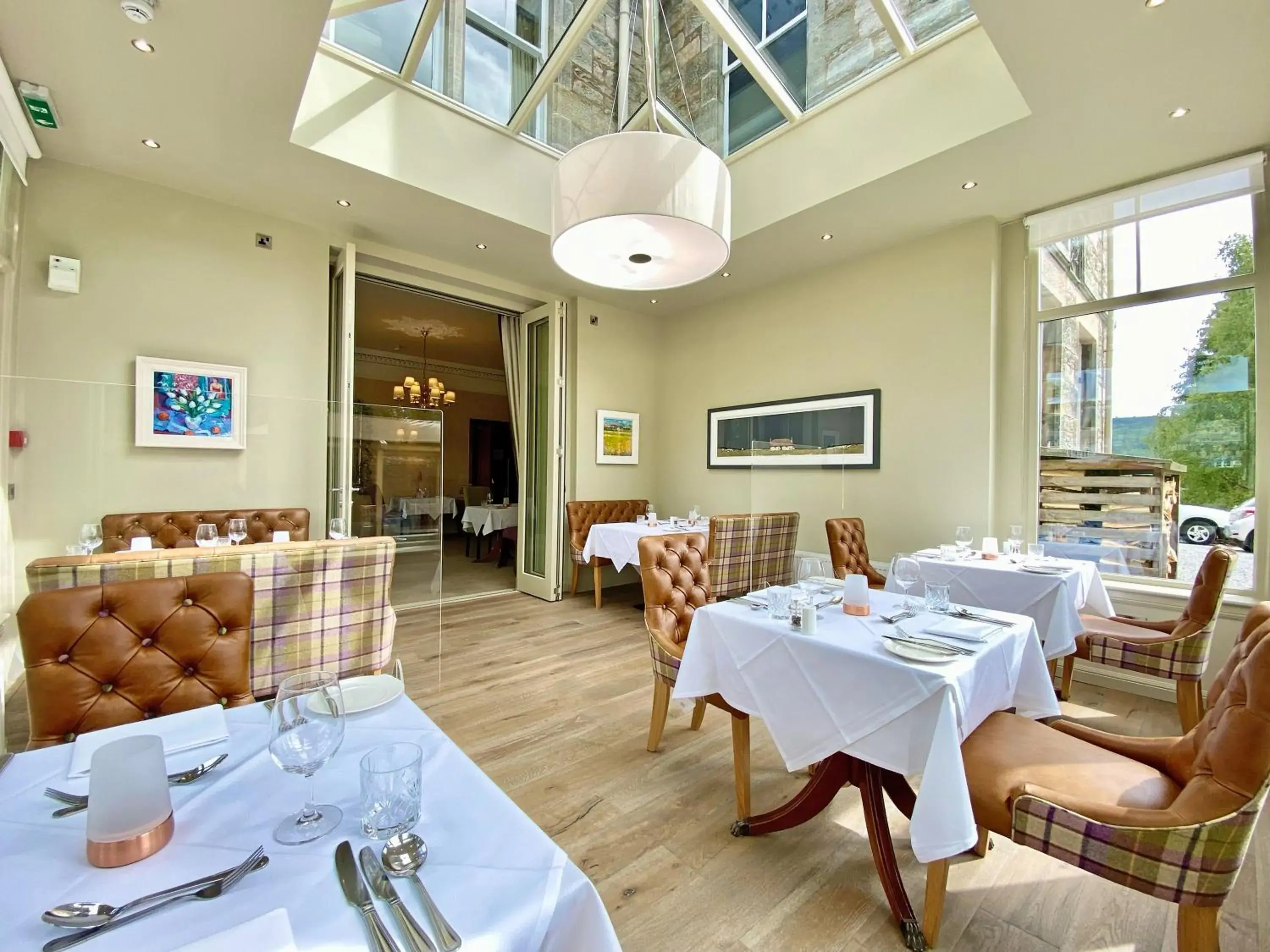 Restaurant/Places to Eat in Knockendarroch Hotel