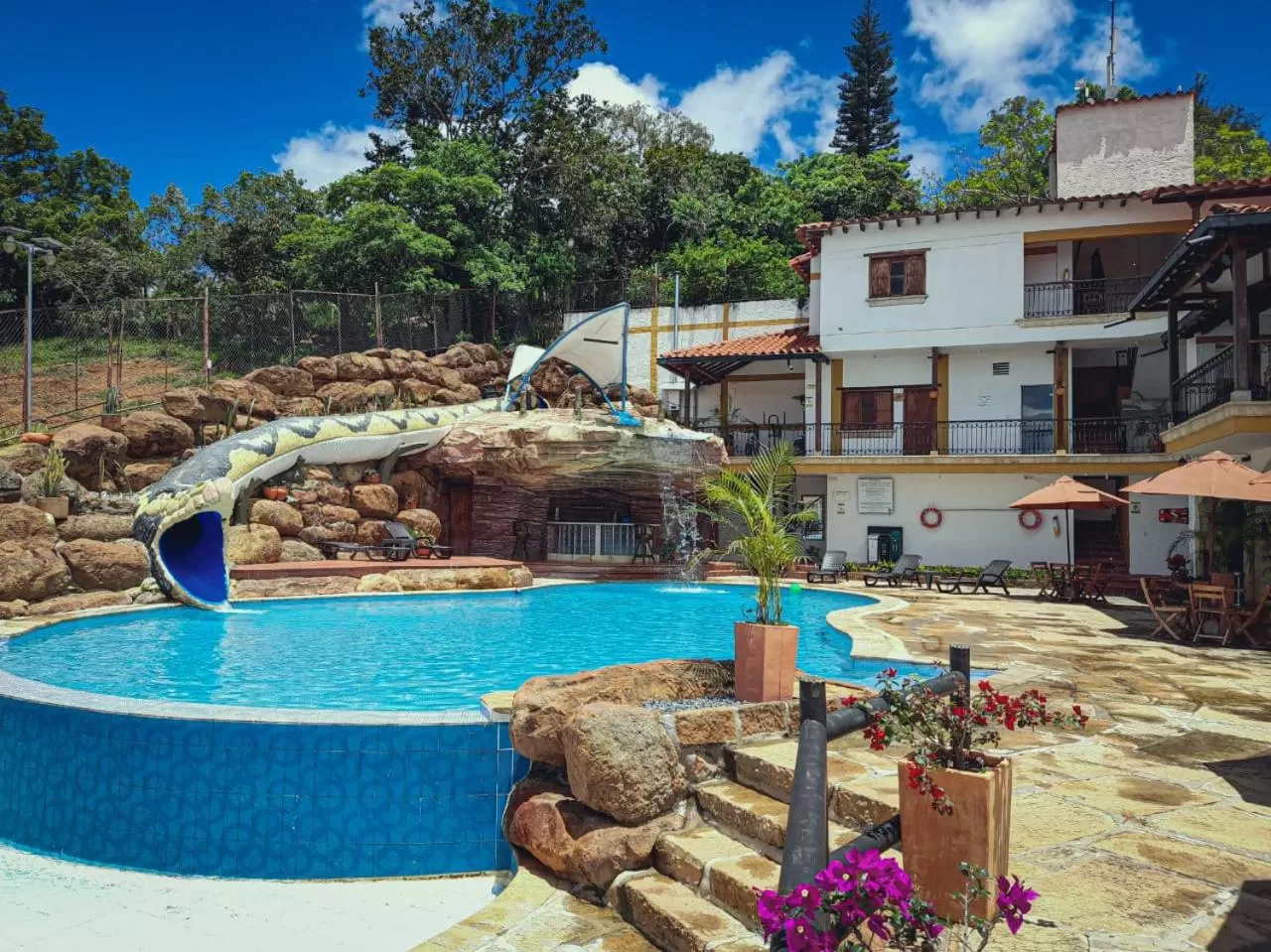 Property building in Hotel Las Rocas Resort Villanueva