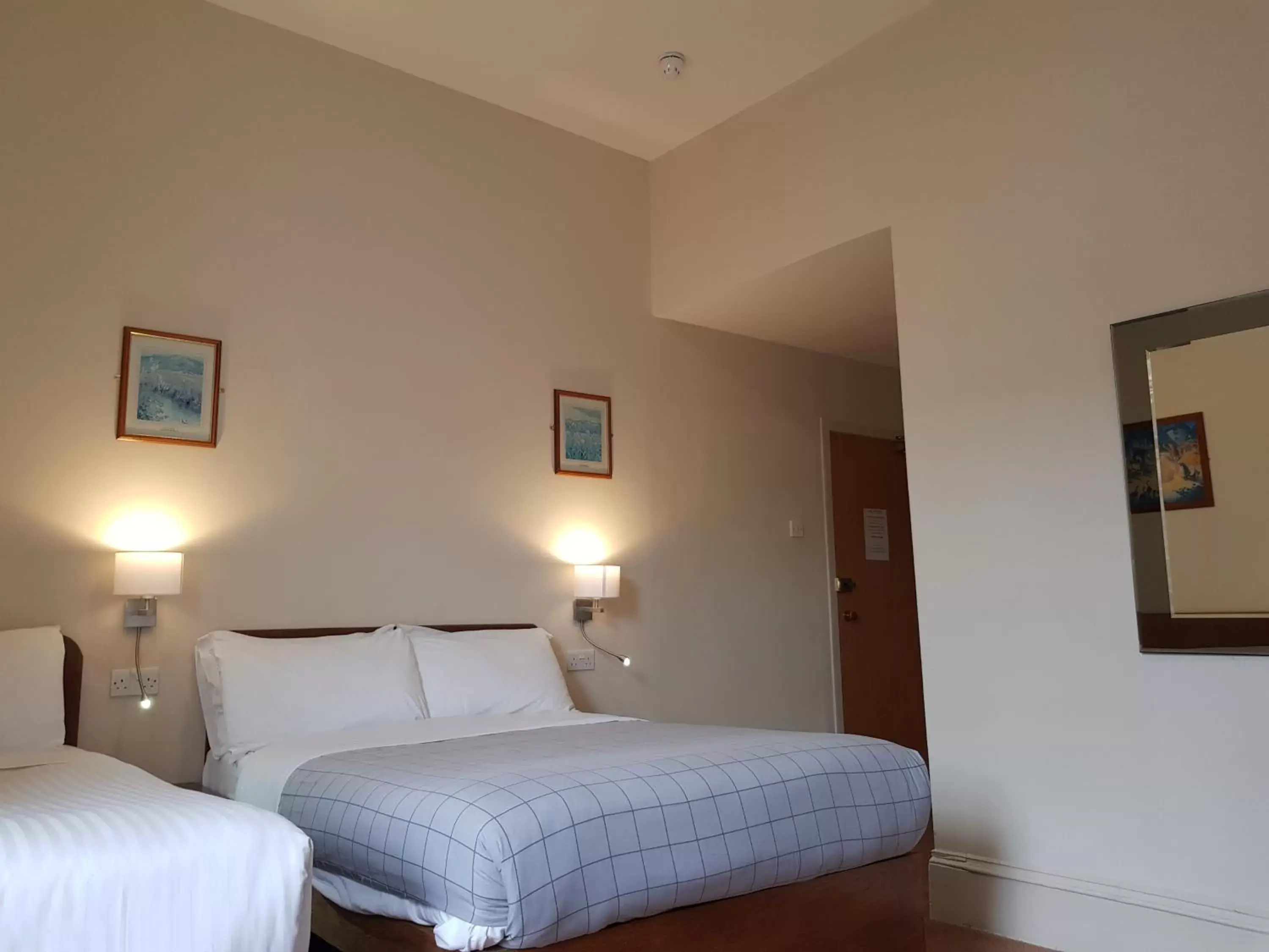 Bedroom, Bed in Aberdeen House Hotel