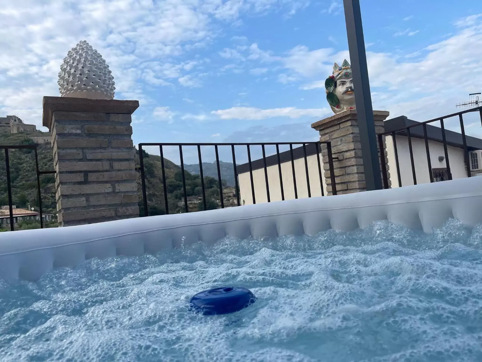 Hot Tub, Swimming Pool in Bed and Relax-Il Maniero