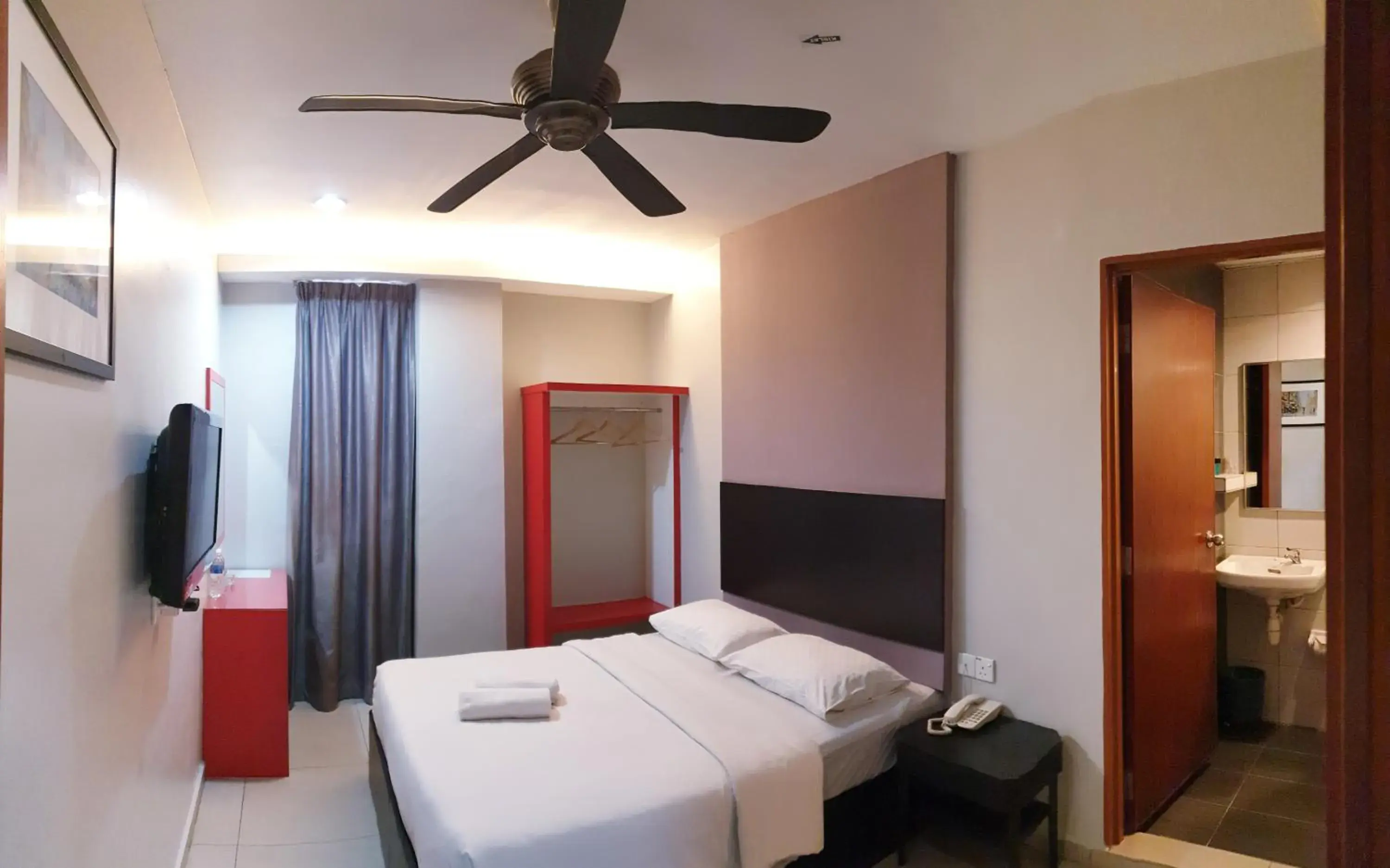 Deluxe Double Room in Golden Court Hotel - Tun Abdul Razak Deluxe Double Room in Golden Court Hotel - Tun Abdul Razak