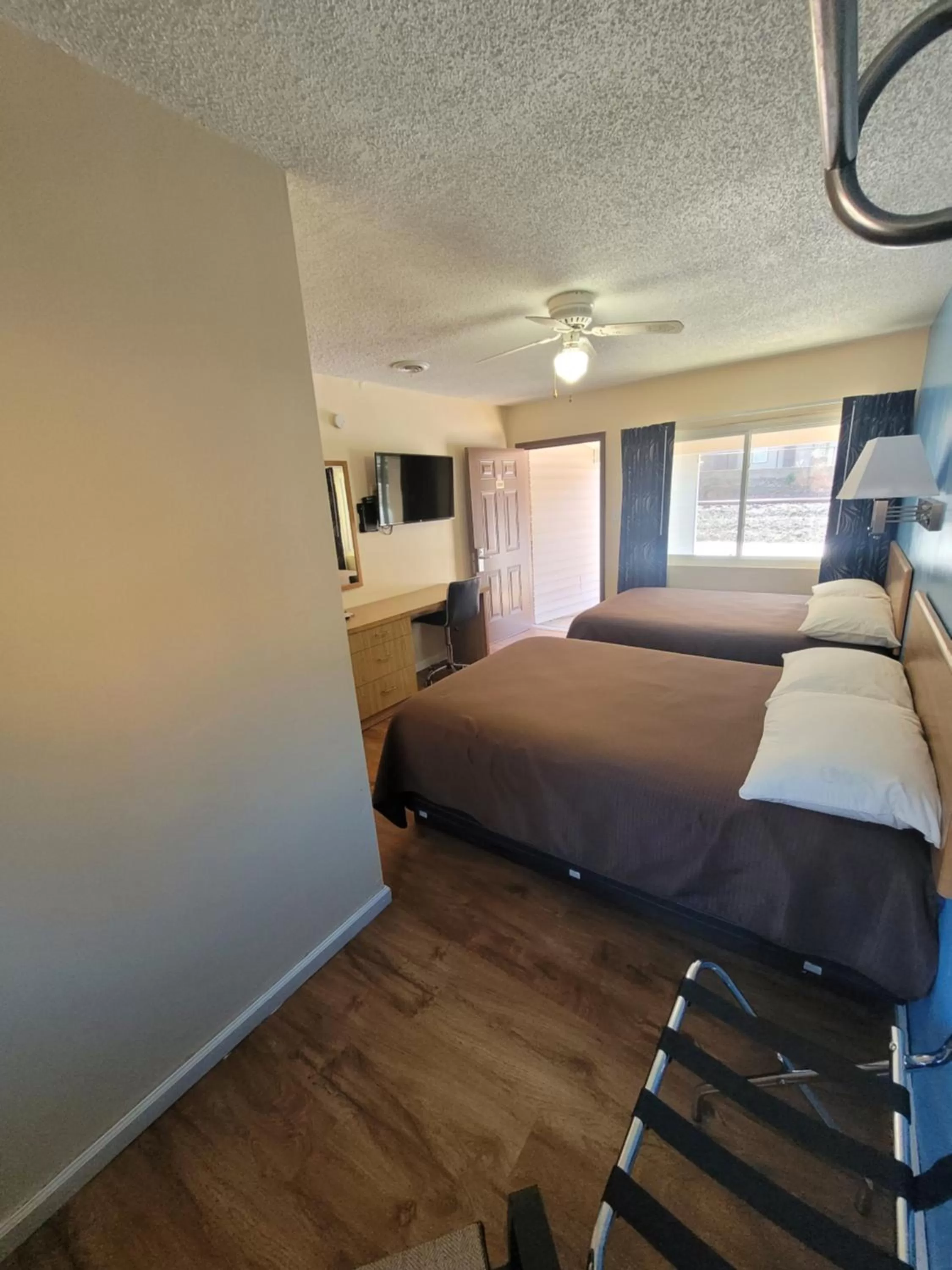 Bed in Economy Inn Sylva