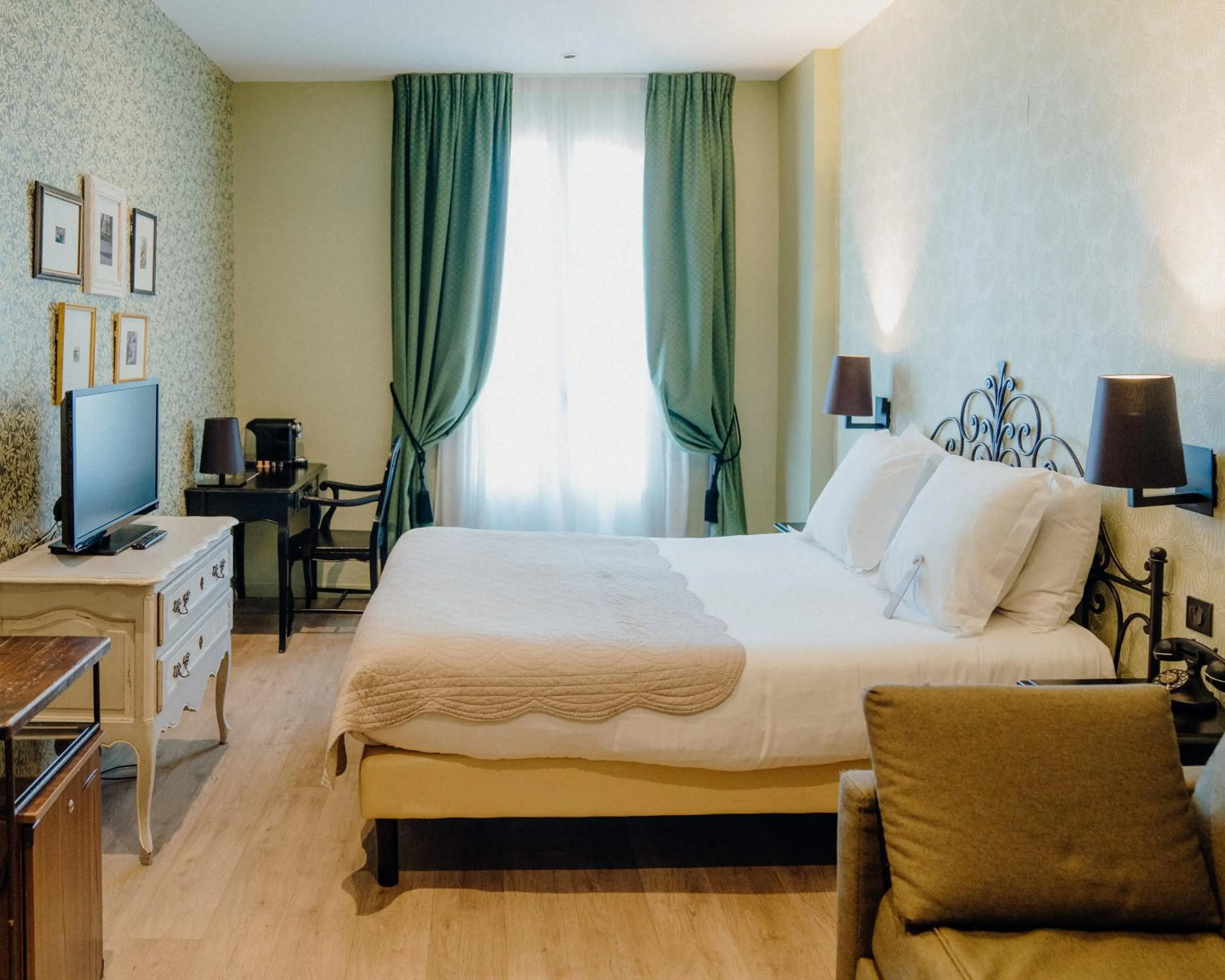 Bed in Hotel Le Grimaldi by Happyculture