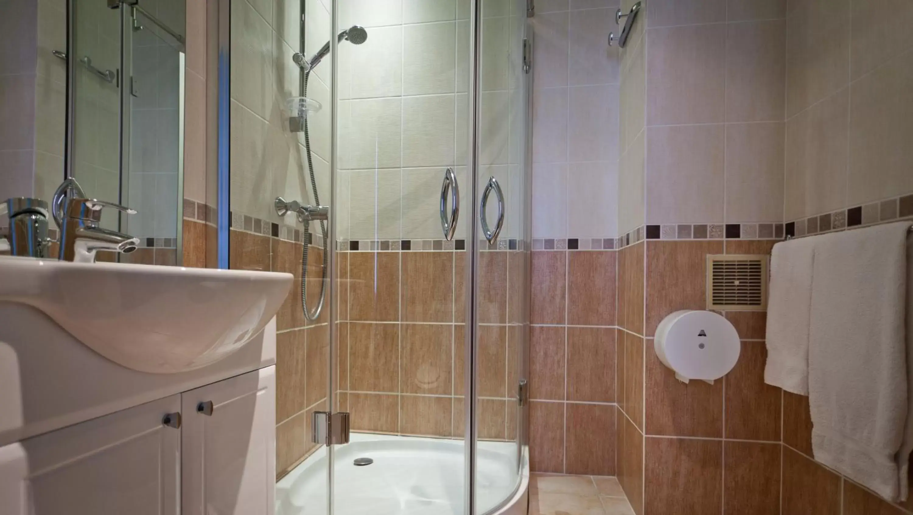 Bathroom in Hotel Le Clos d'Alésia