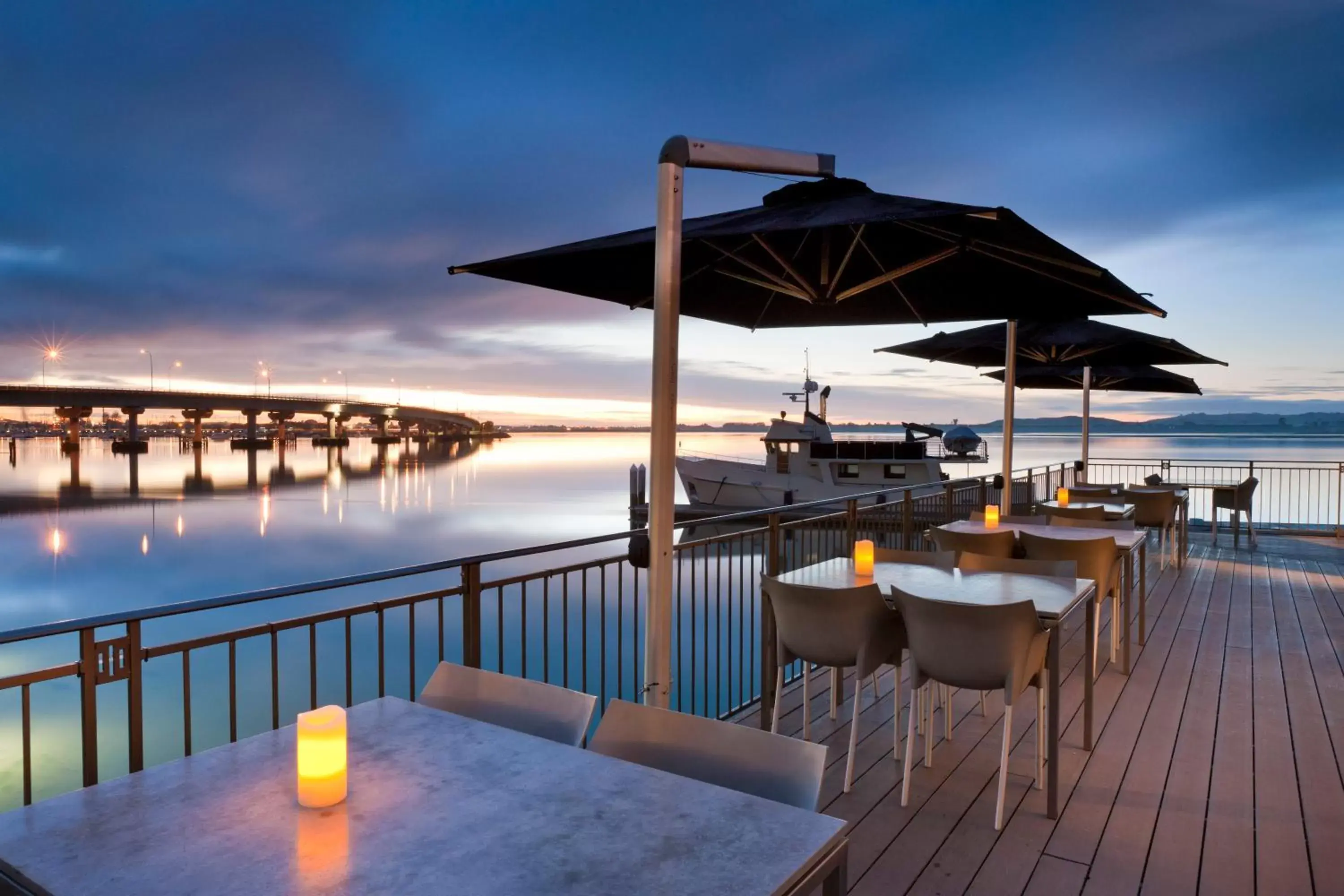 Restaurant/places to eat, Swimming Pool in Trinity Wharf Tauranga