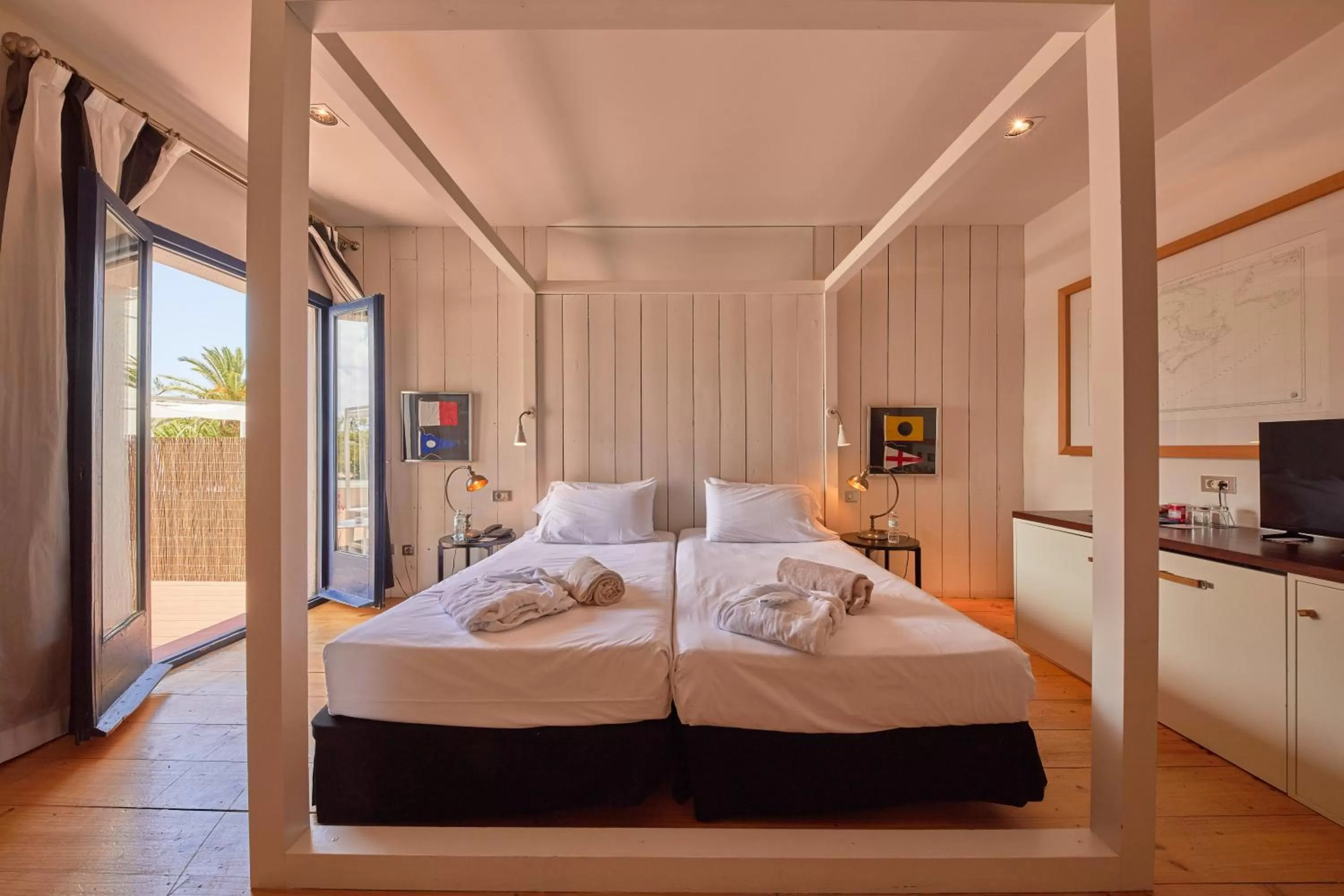 Bedroom, Bed in Hotel Trias