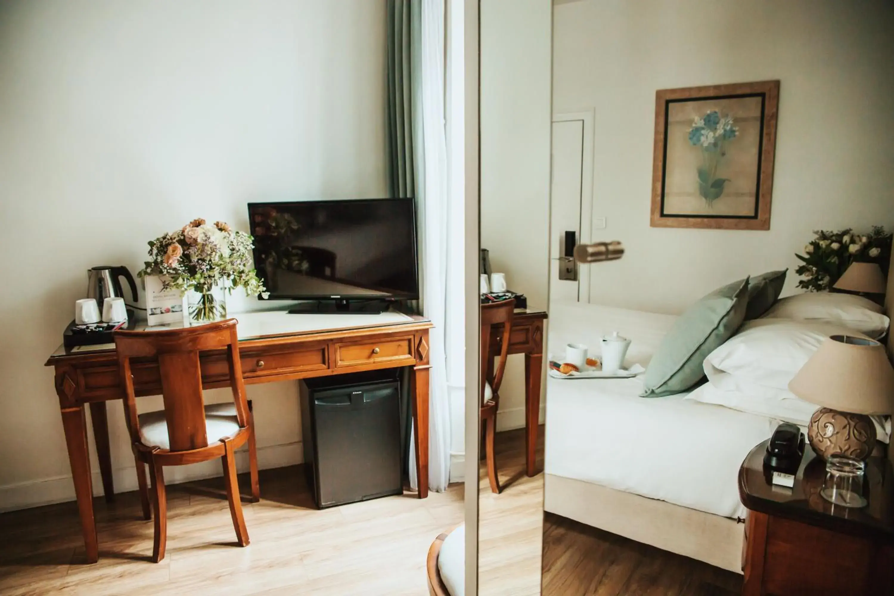 Photo of the whole room, Bed in Arcadie Montparnasse Photo of the whole room, Bed in Arcadie Montparnasse