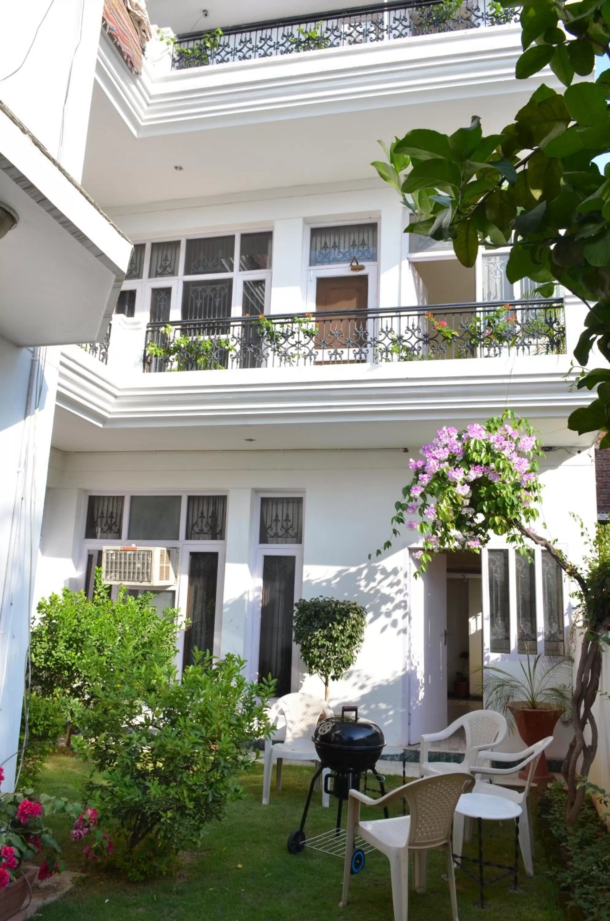 Property building in Sandy's Homestay