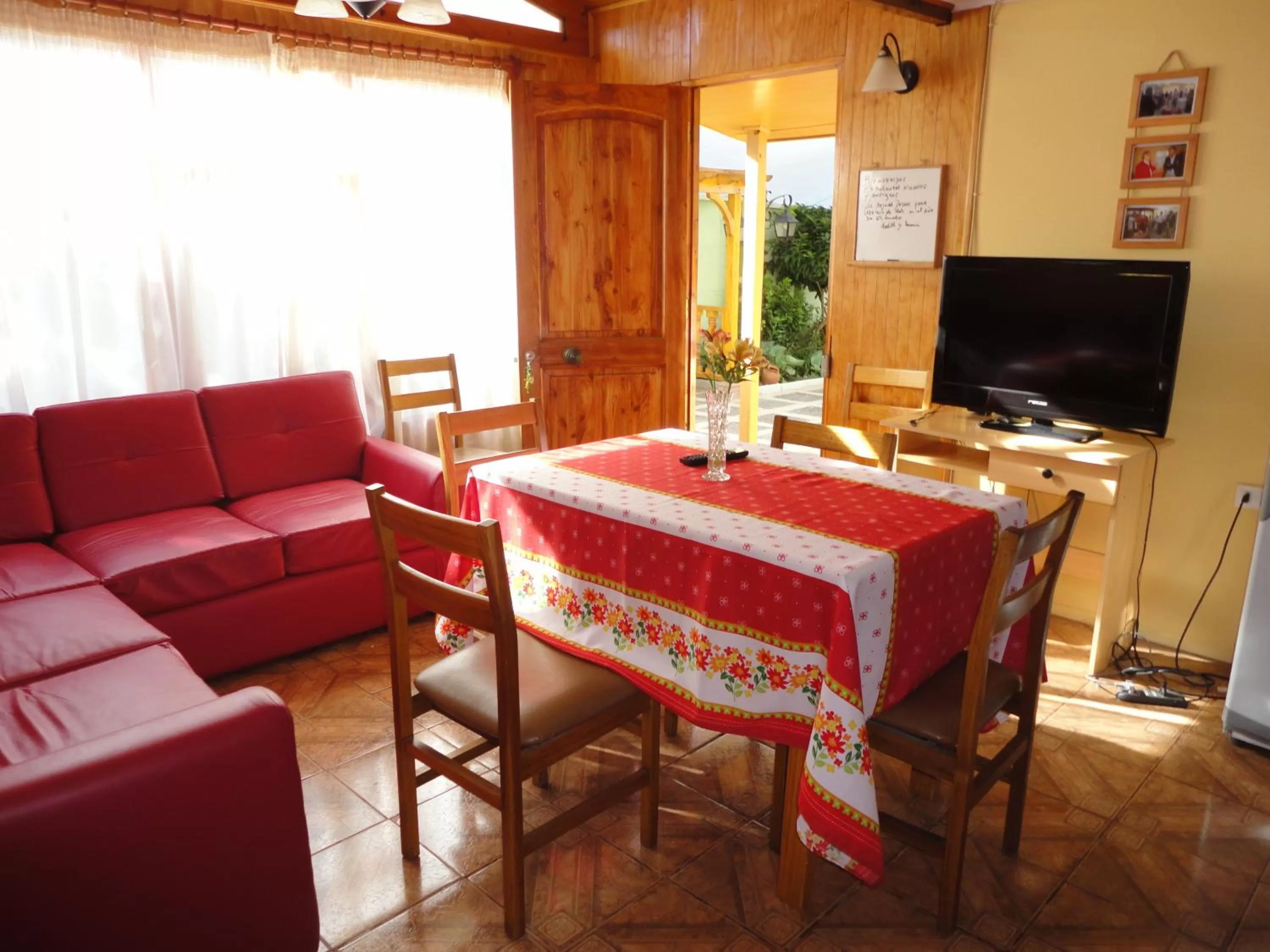 Restaurant/places to eat in Hostal Miramar