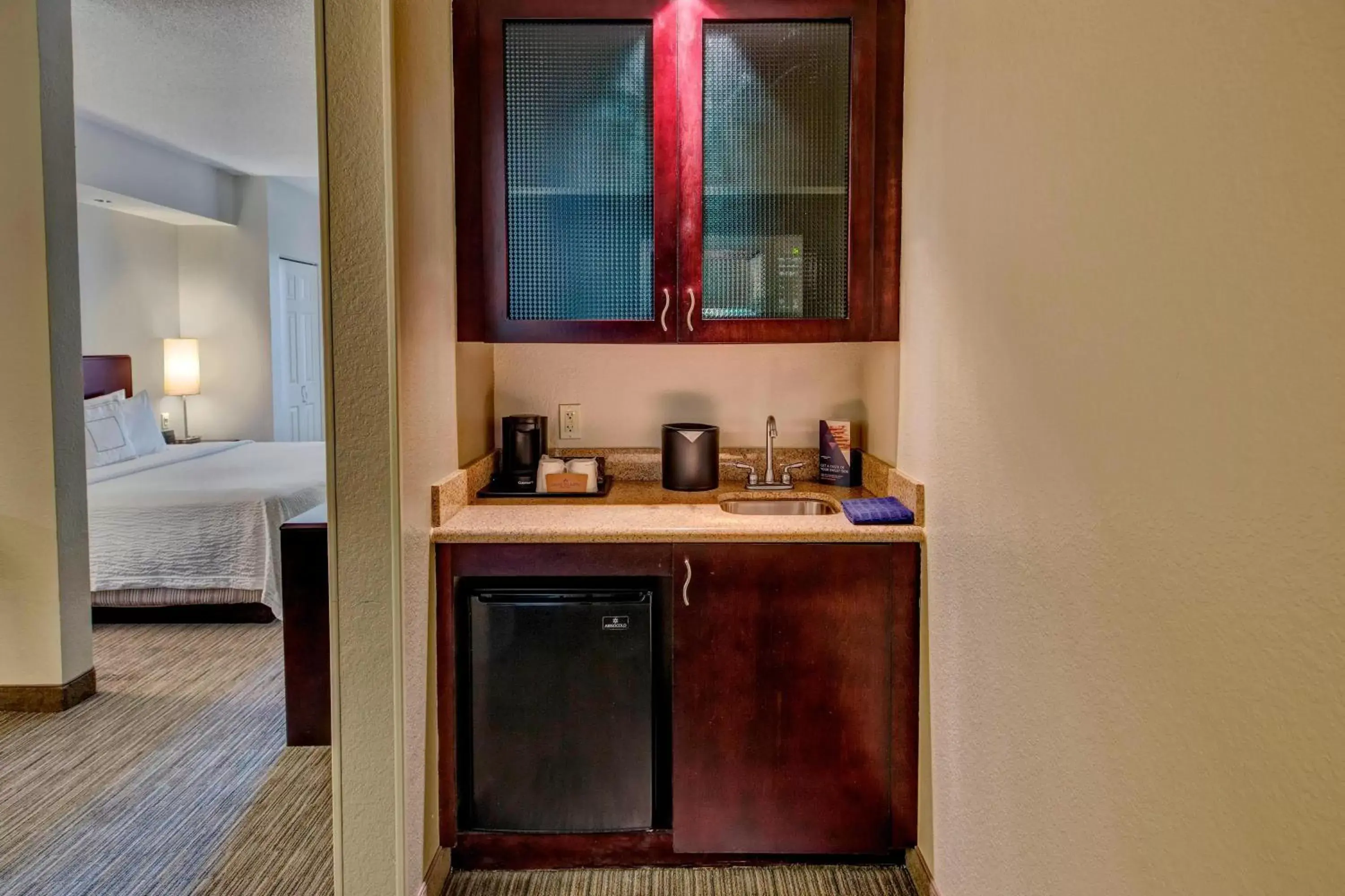 Bedroom, Kitchen/Kitchenette in SpringHill Suites by Marriott Naples