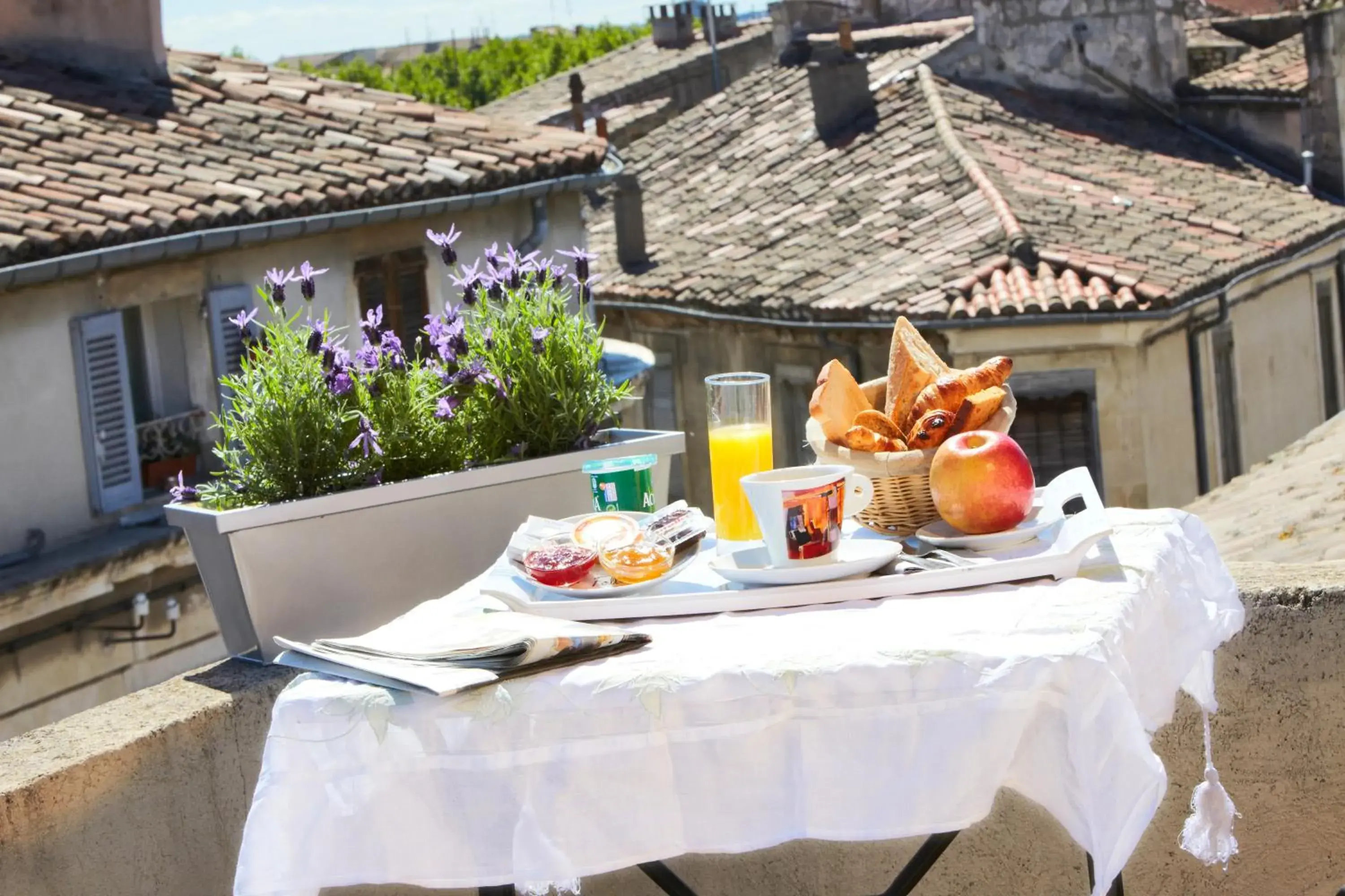 View (from property/room), Breakfast in Kyriad Nimes Centre