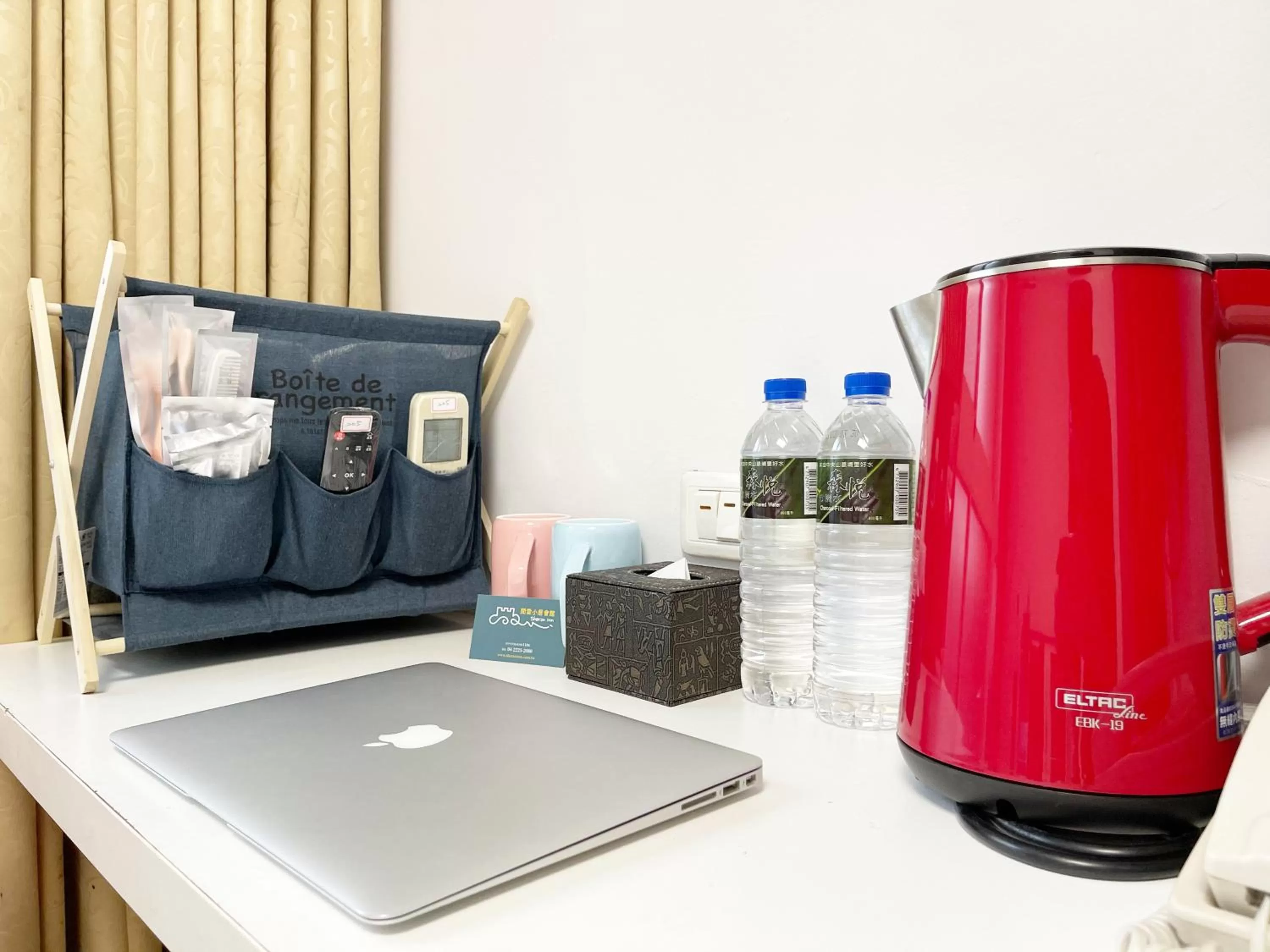 Coffee/tea facilities in Sharon Inn