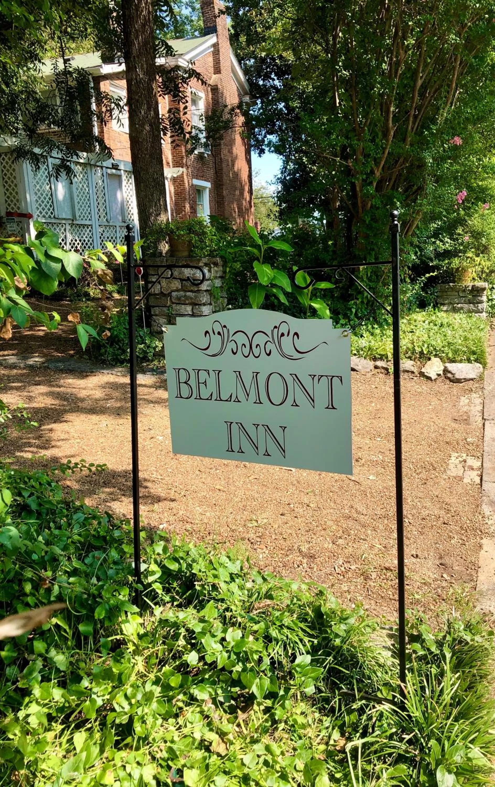 Logo/Certificate/Sign in Belmont Inn