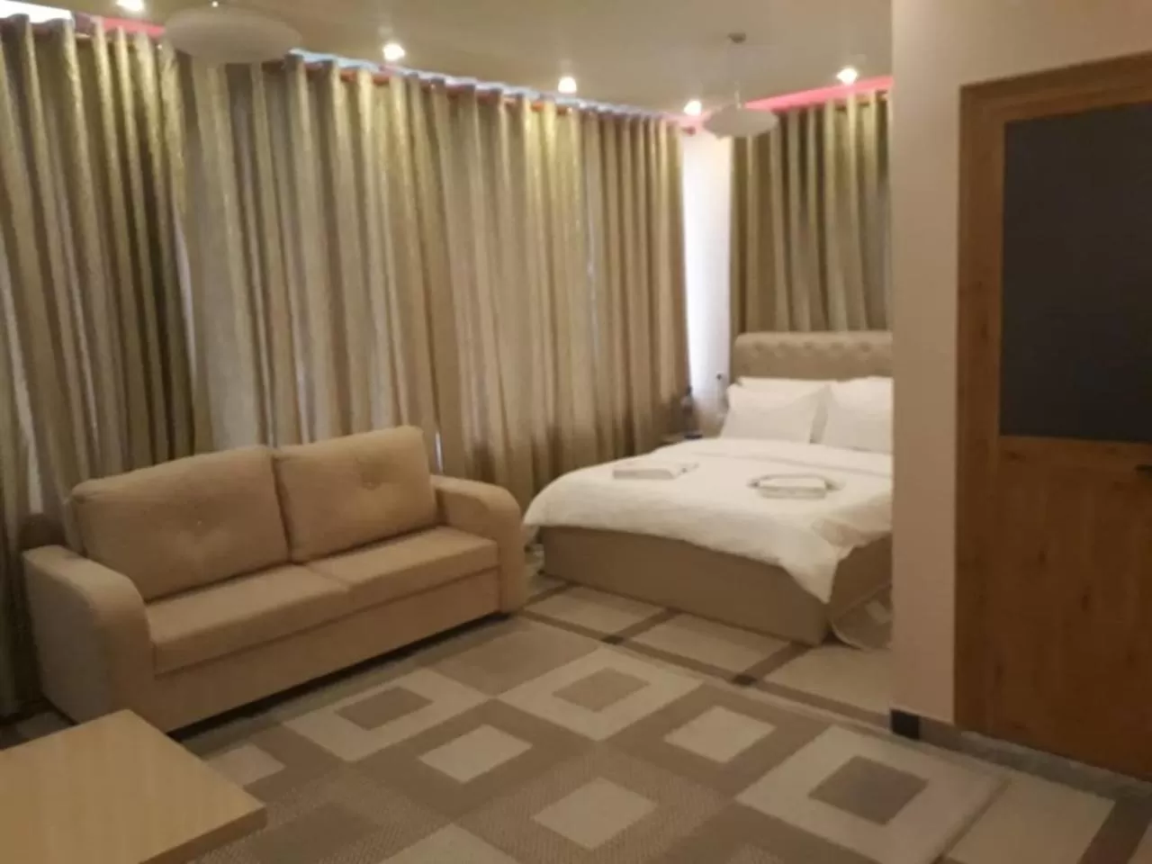 Photo of the whole room, Bed in Buna Park Hotel