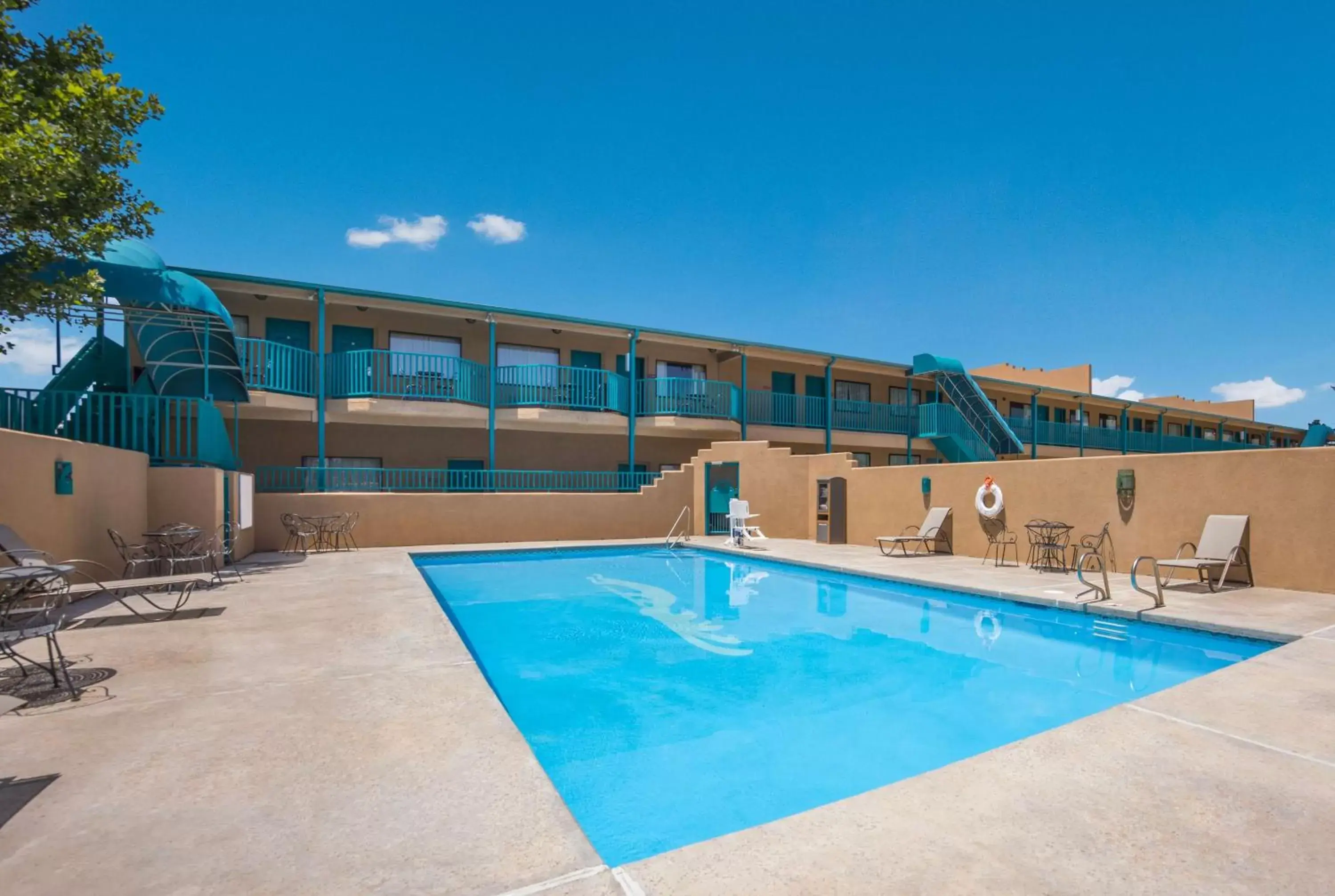 Pool view, Property Building in Best Western Kokopelli Lodge