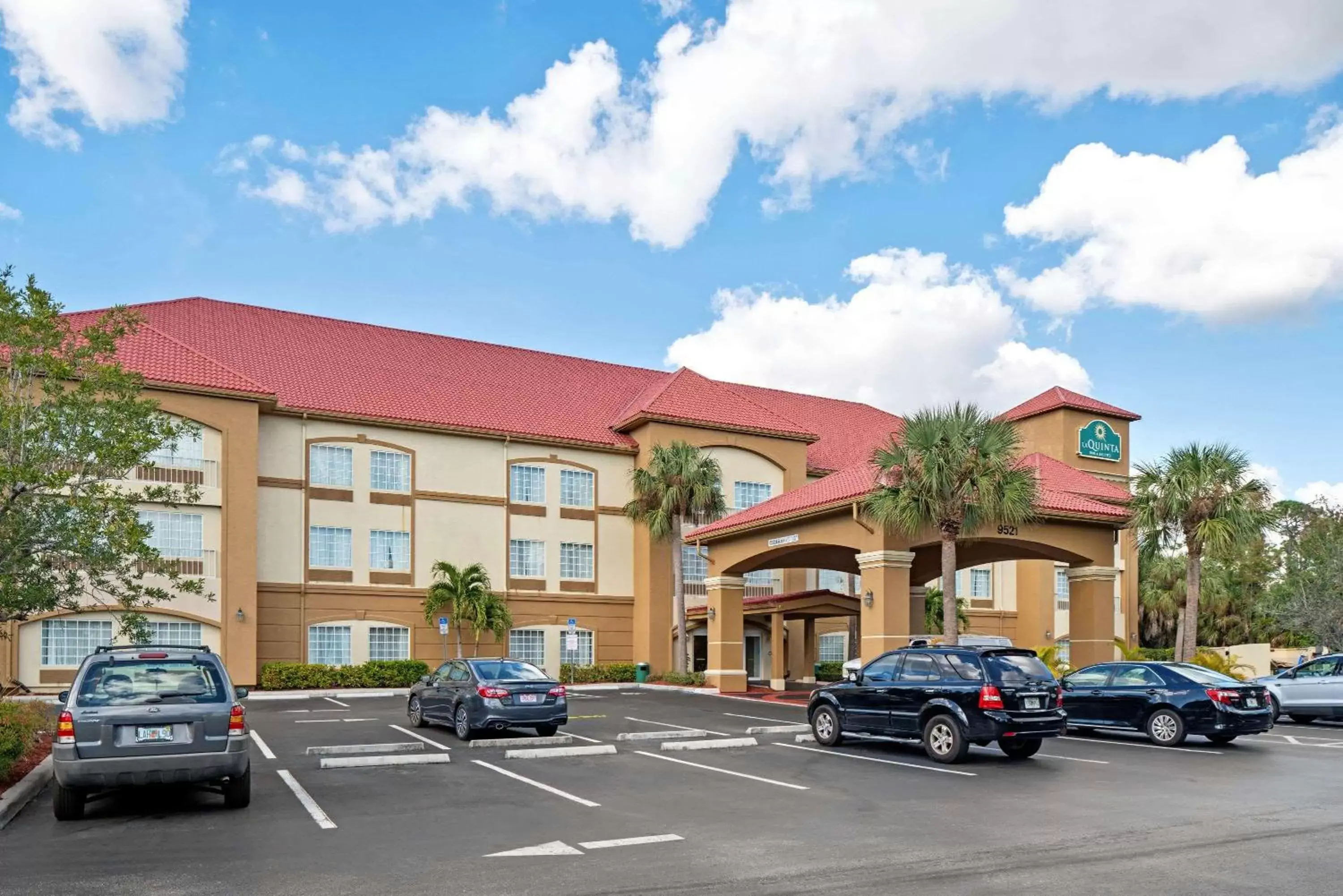 Property Building in La Quinta Inn and Suites Fort Myers I-75