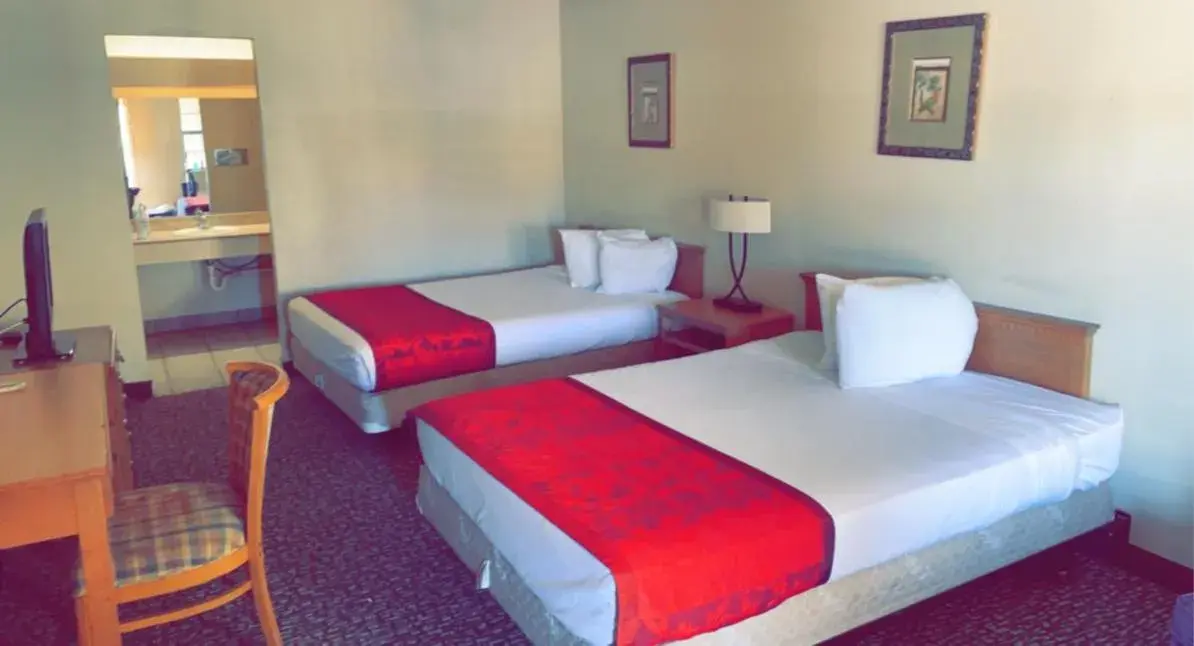 Bed in Silver Queen Inn Bed in Silver Queen Inn