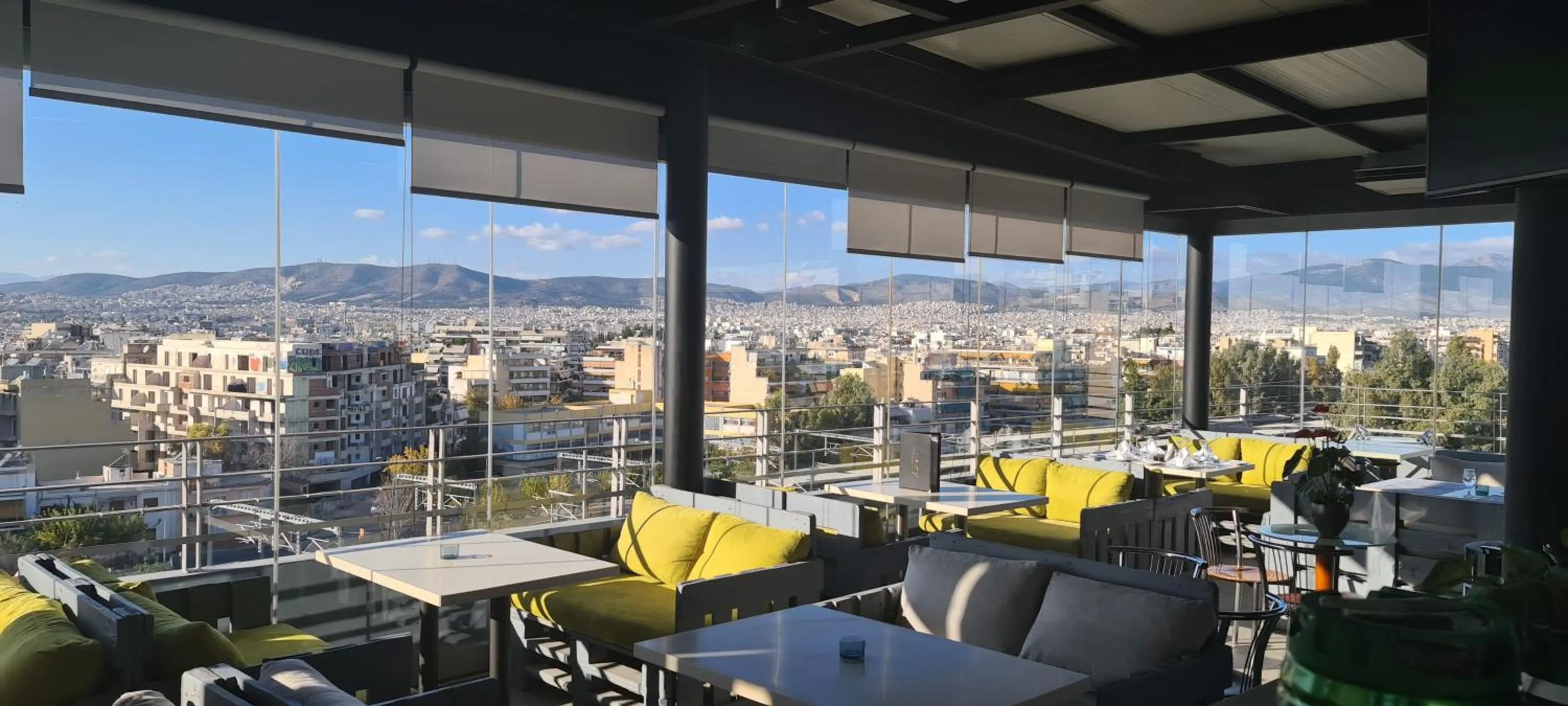 Restaurant/places to eat in Ariston Hotel