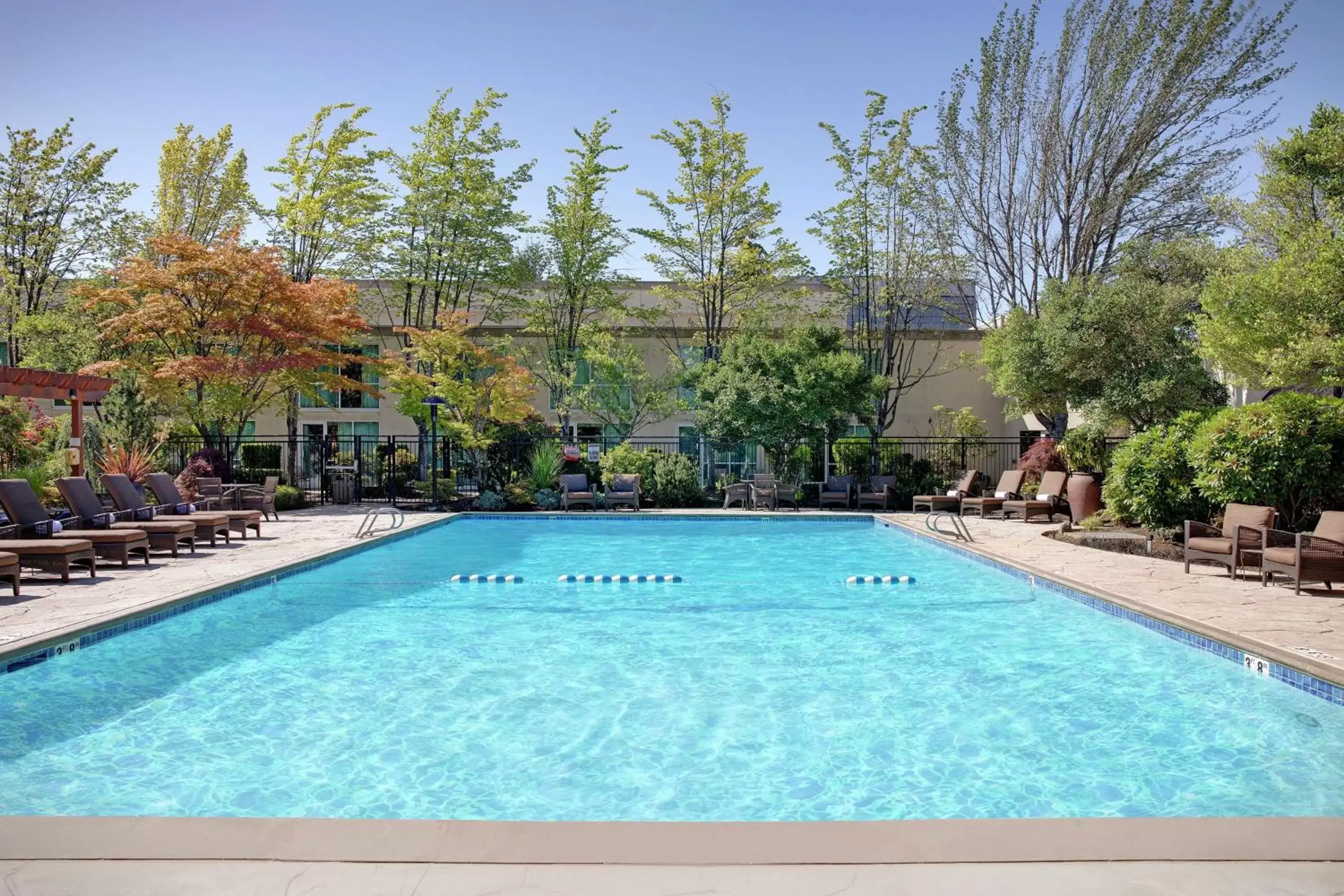 Property building, Swimming Pool in Hilton Seattle Airport & Conference Center
