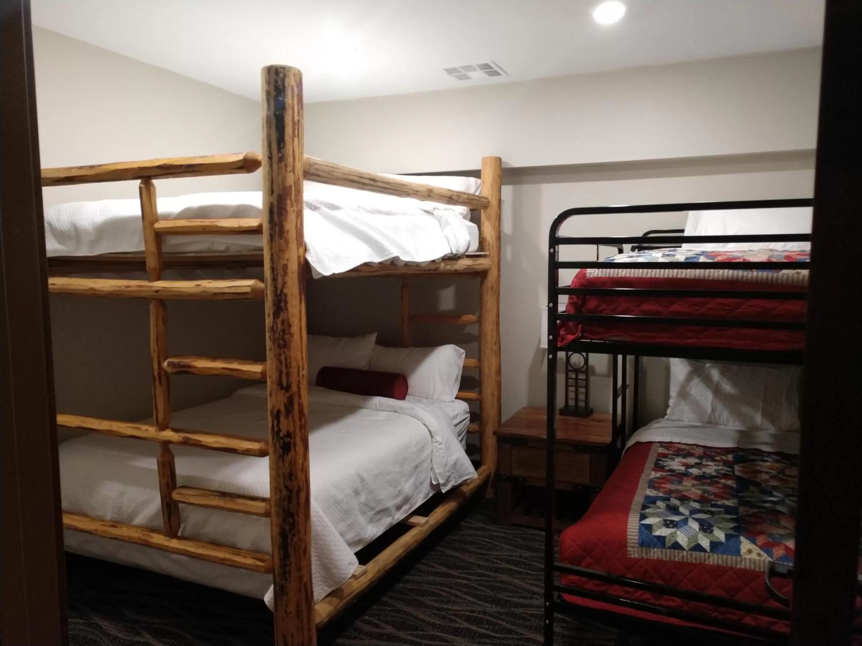 bunk bed, Bed in Sawtelle Mountain Resort