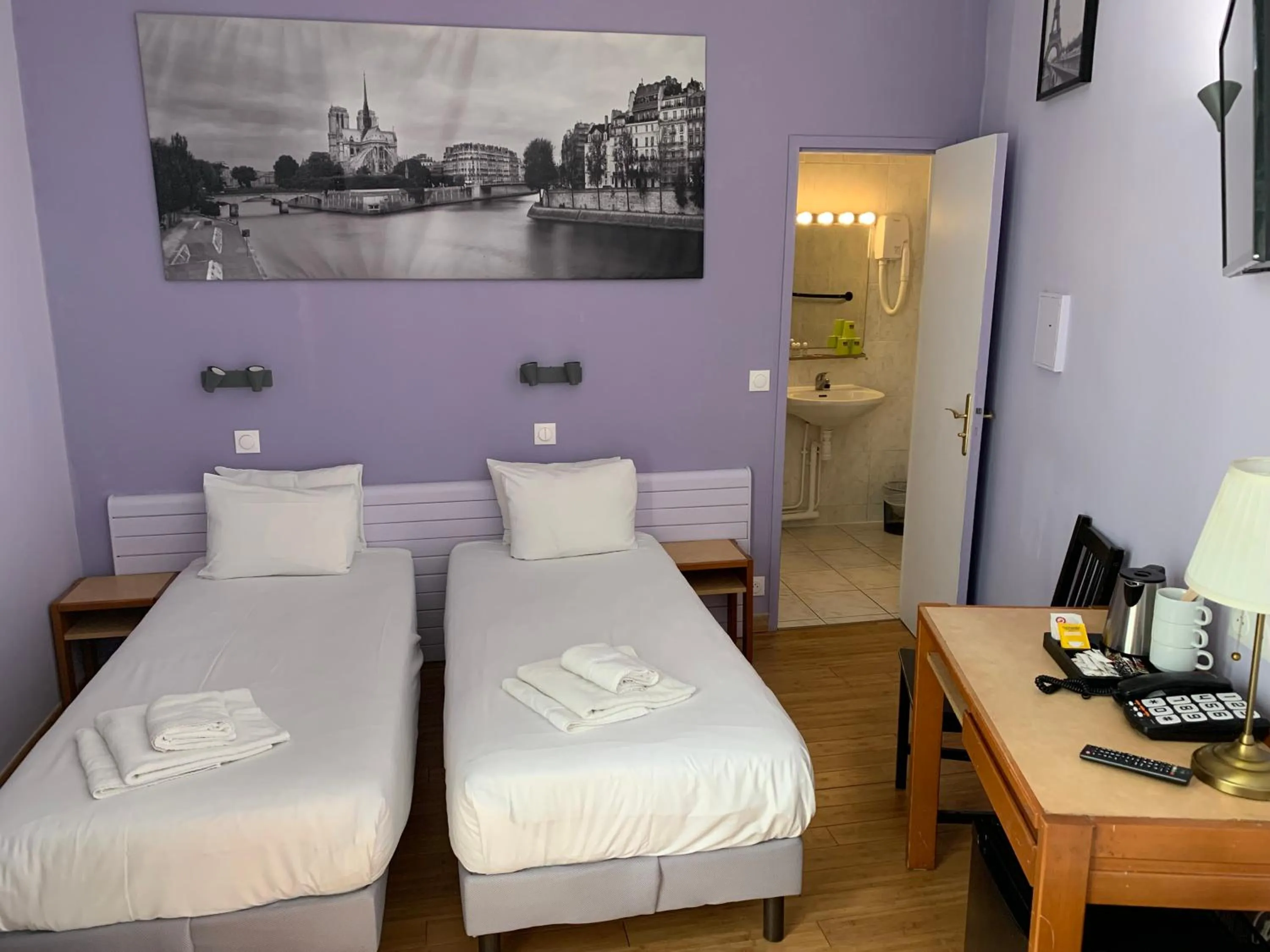 Bed in Hôtel Apollo Opéra