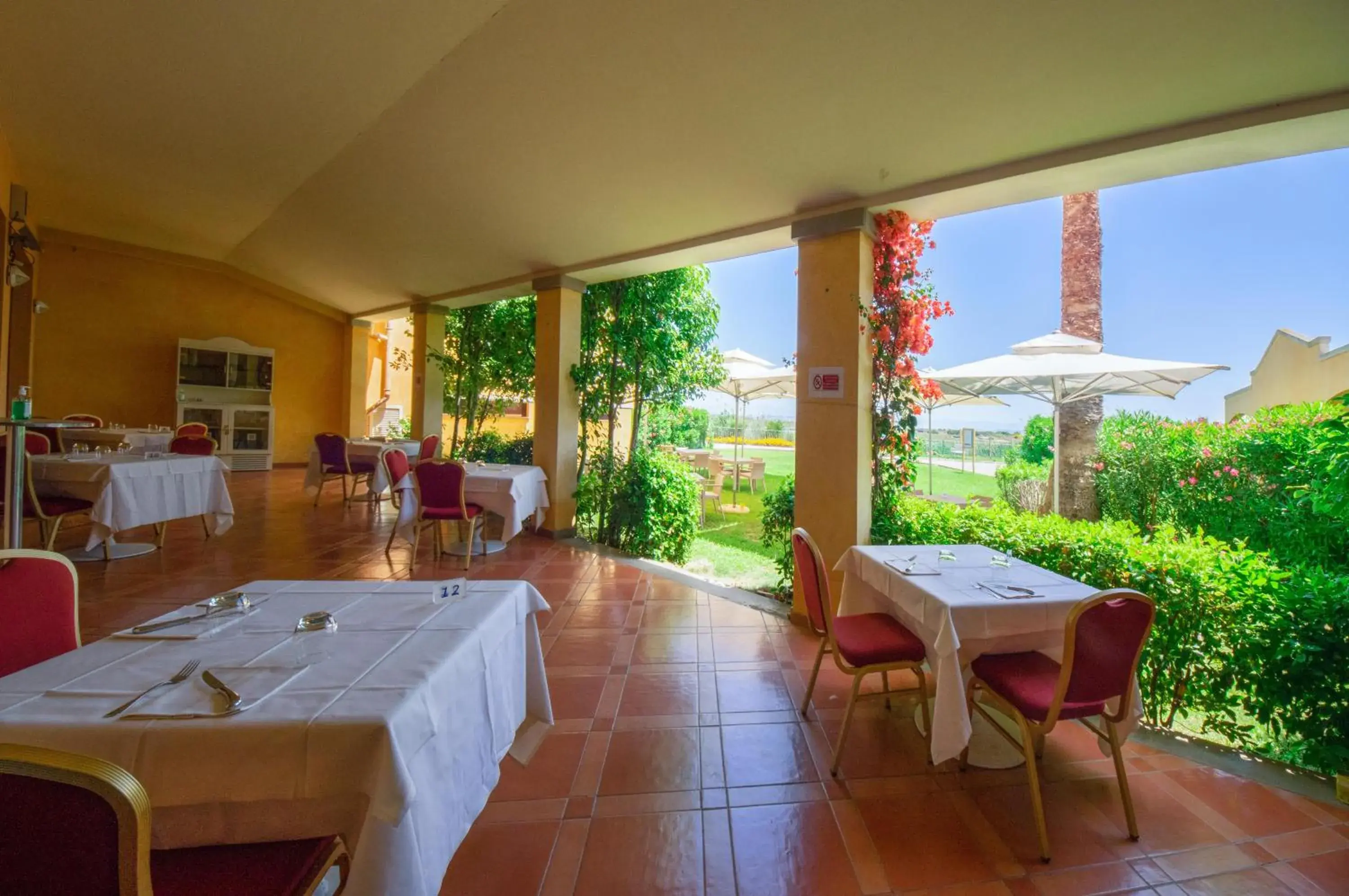 Restaurant/Places to Eat in Hotel Santa Gilla