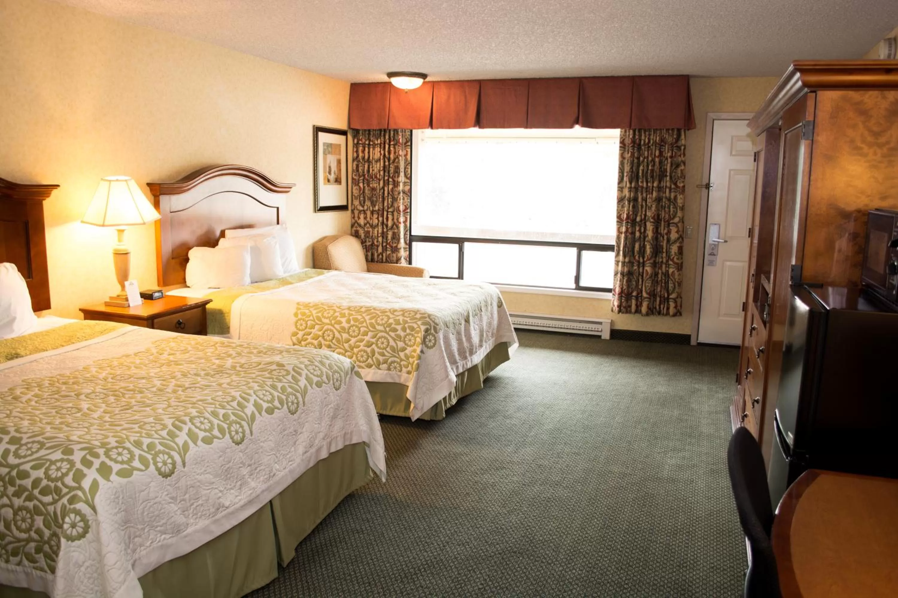 Bed in Days Inn by Wyndham Klamath Falls