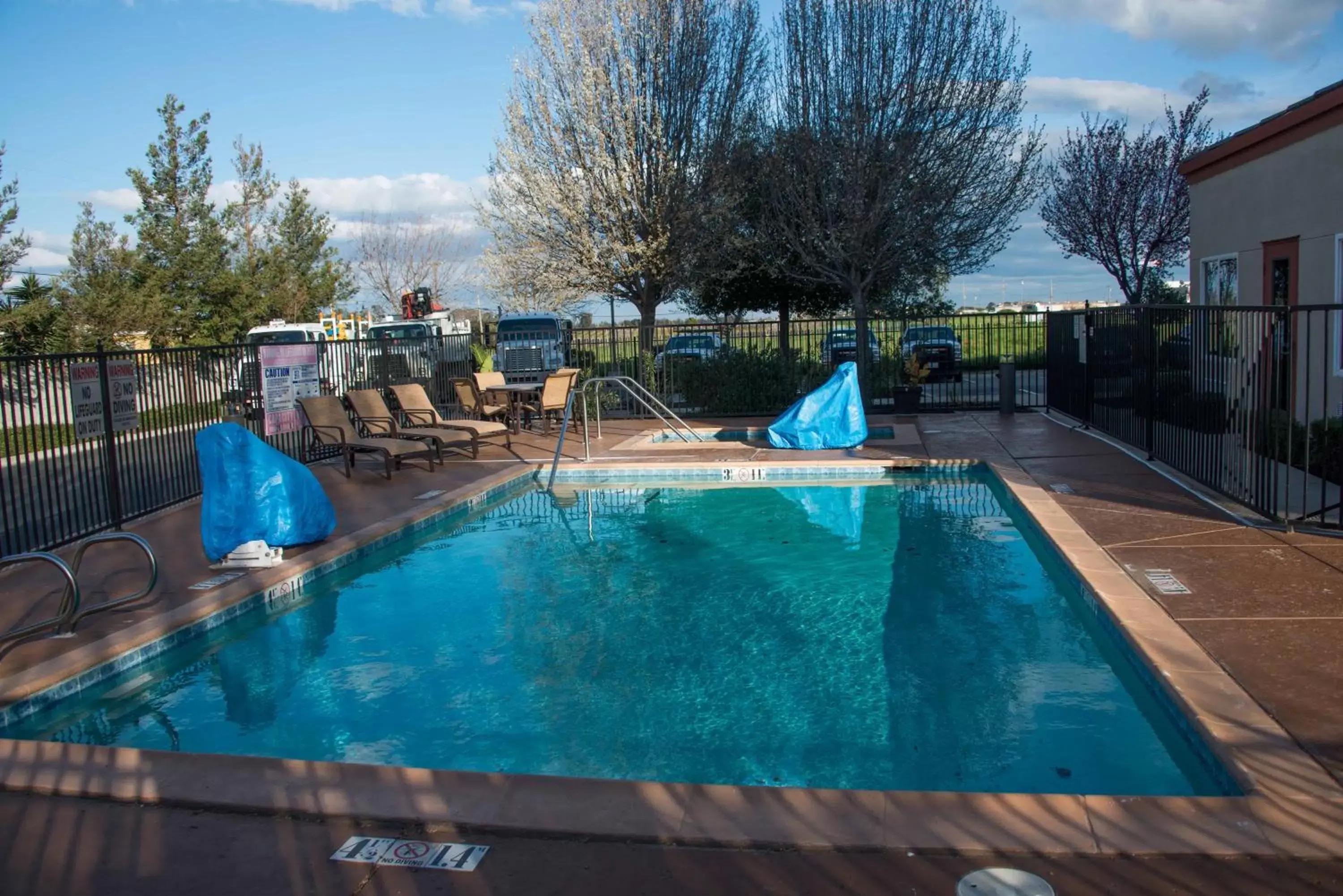 Swimming Pool in Best Western Plus Delta Inn & Suites