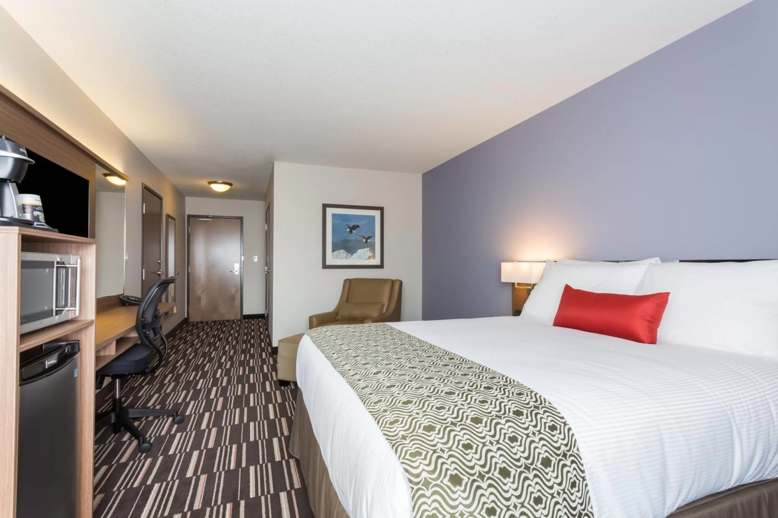 1 Queen Bed, Business Suite, Kitchenette, Shower, Non-Smoking in Microtel Inn and Suites by Wyndham Kitimat