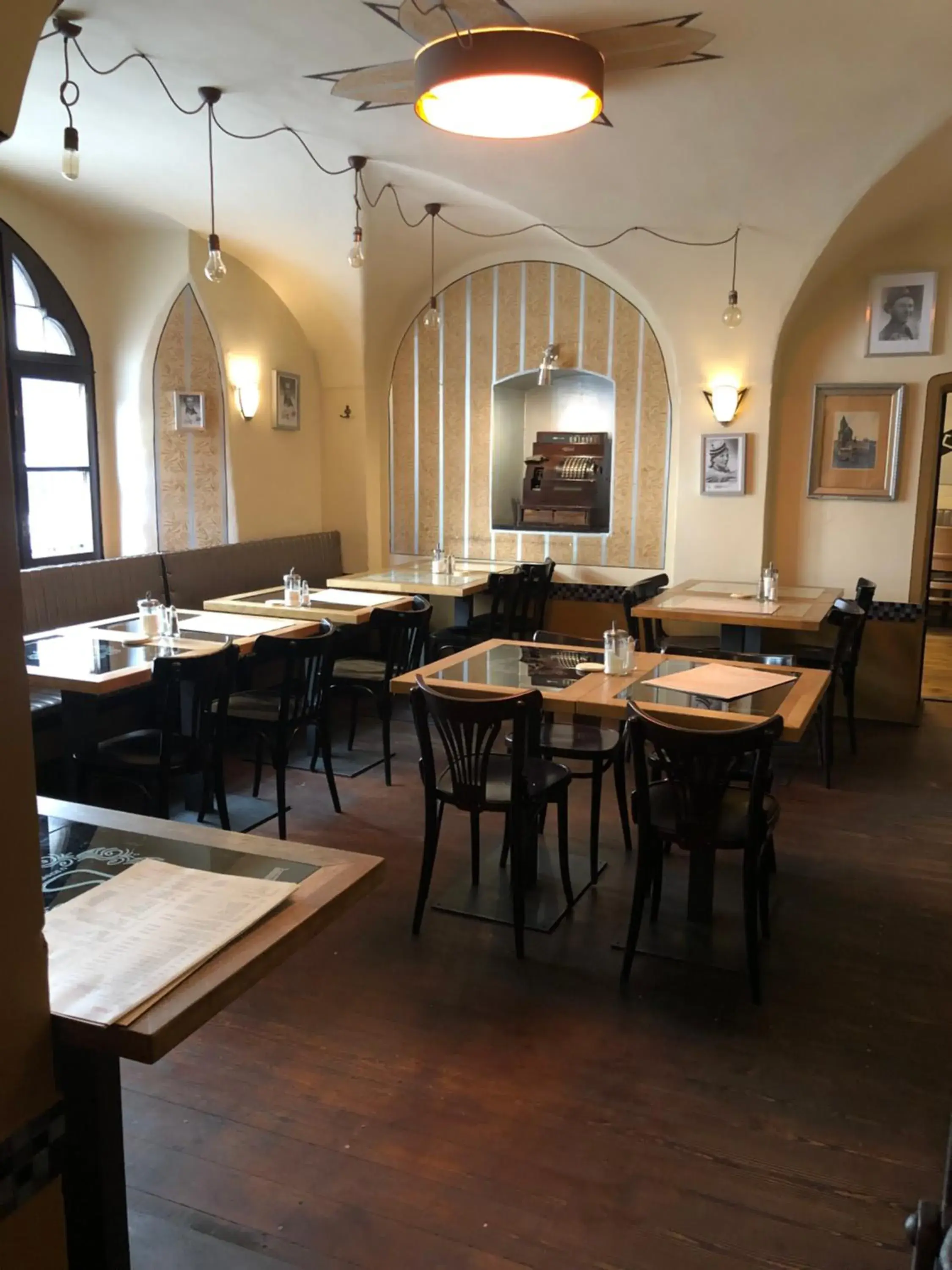 Restaurant/Places to Eat in U Schnellu