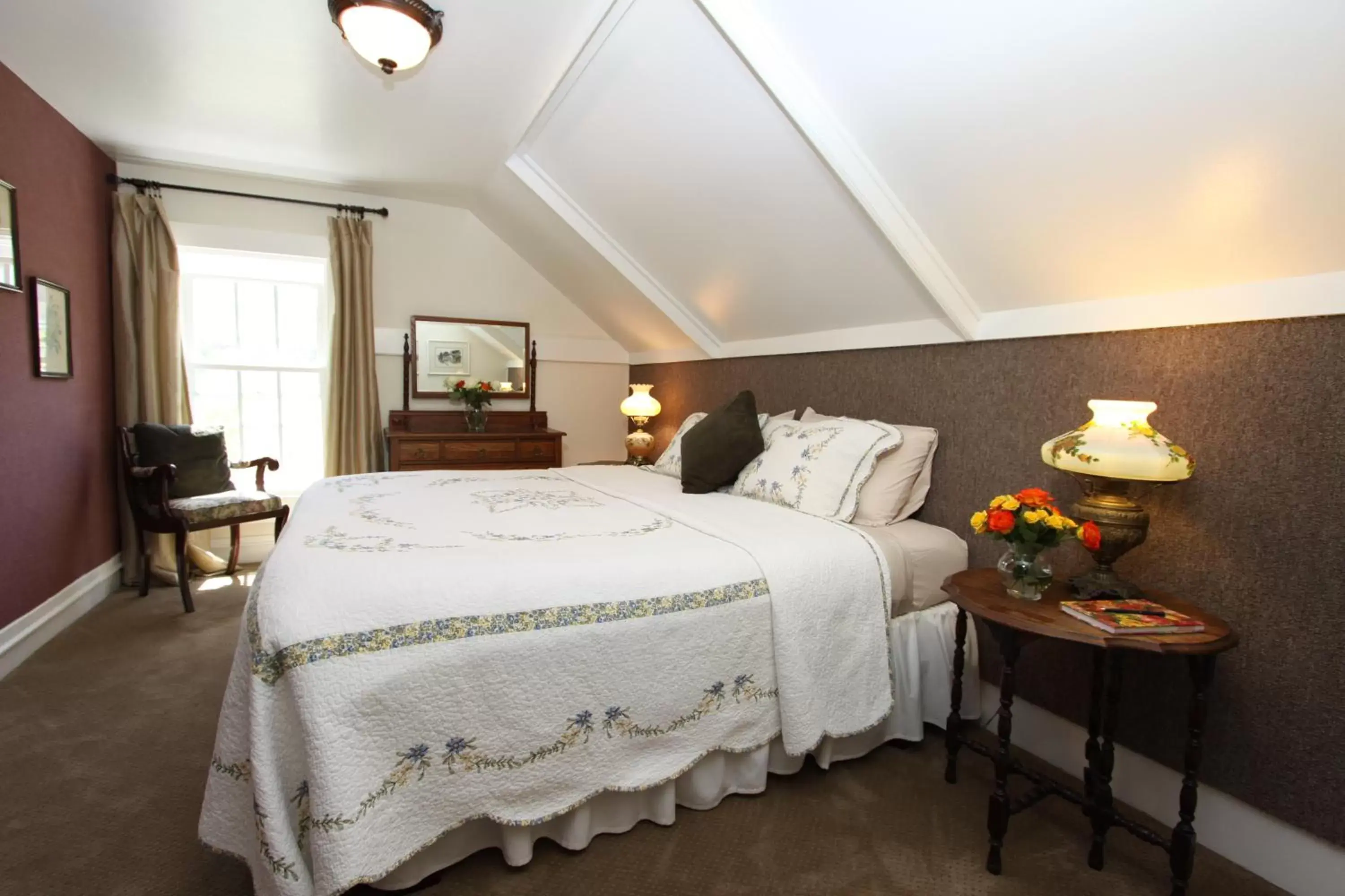 Deluxe King Room in Olallieberry Inn Bed and Breakfast