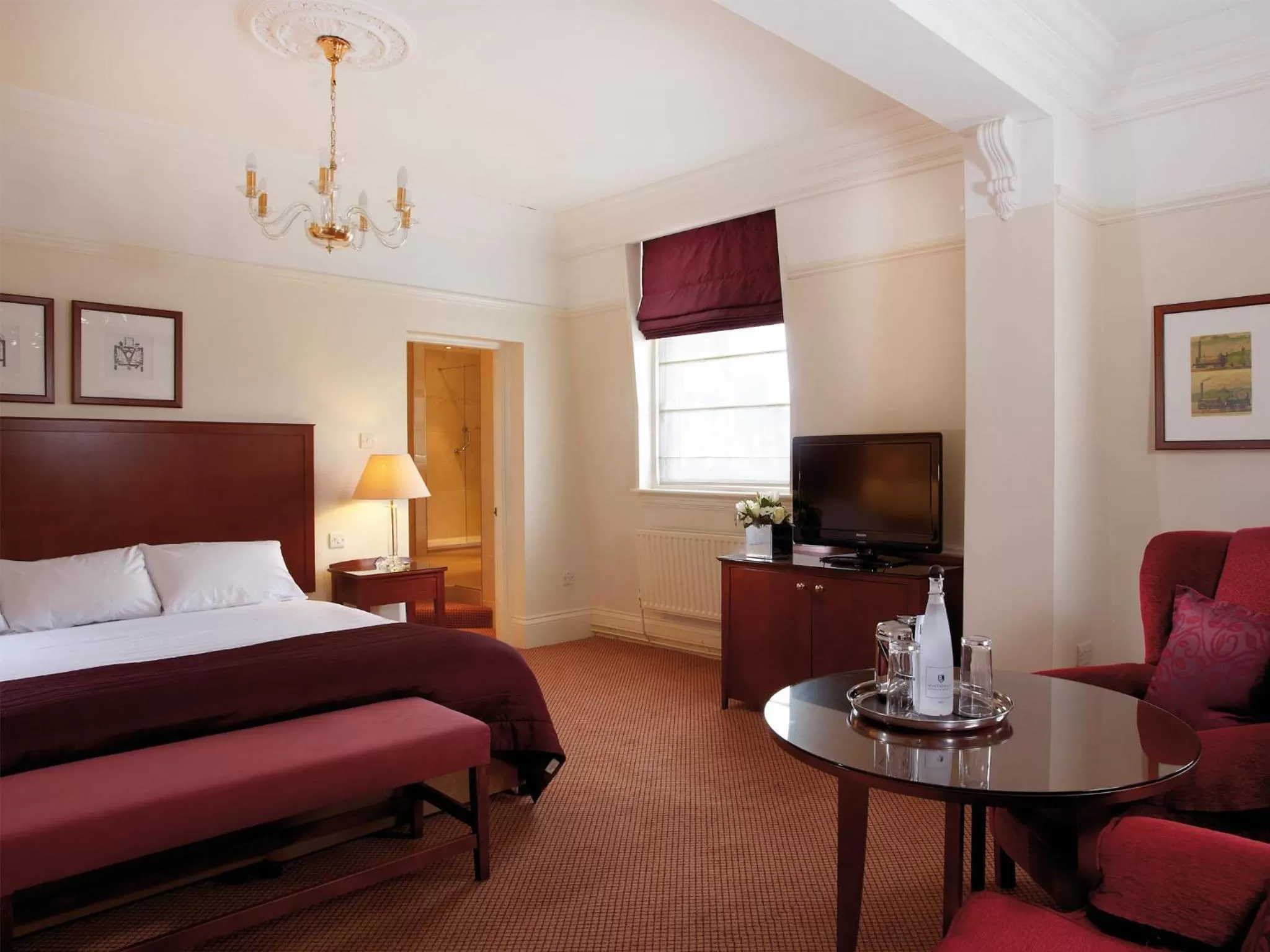 Photo of the whole room, Bed in Macdonald Burlington Hotel