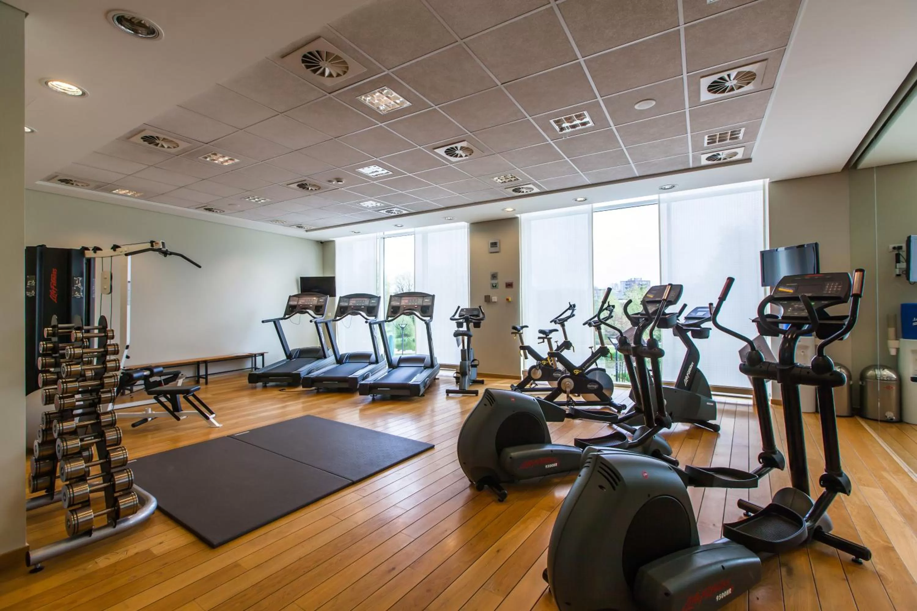 Fitness centre/facilities in Crowne Plaza Brussels Airport by IHG
