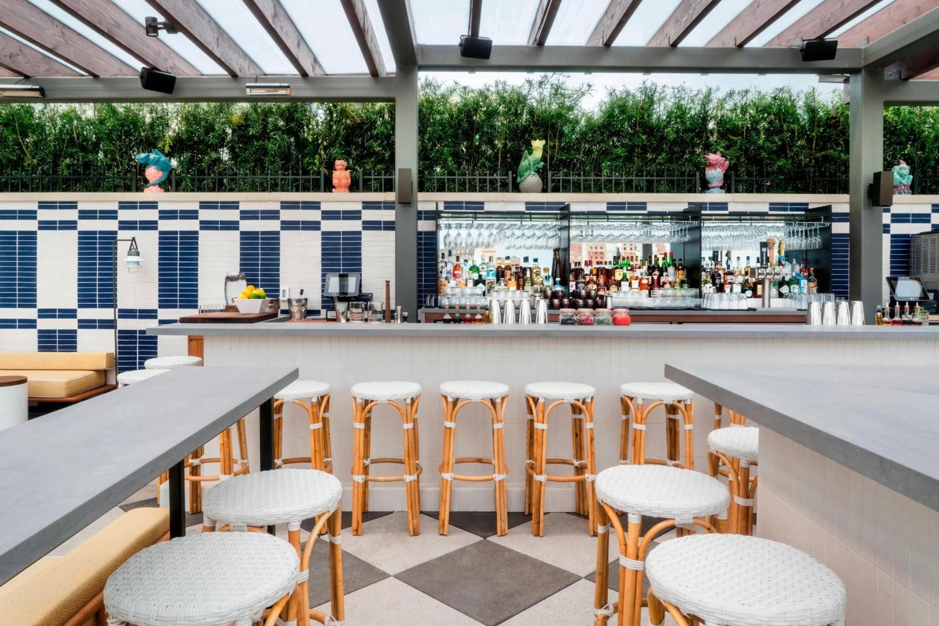 Lounge or bar in Perry Lane Hotel, a Luxury Collection Hotel, Savannah