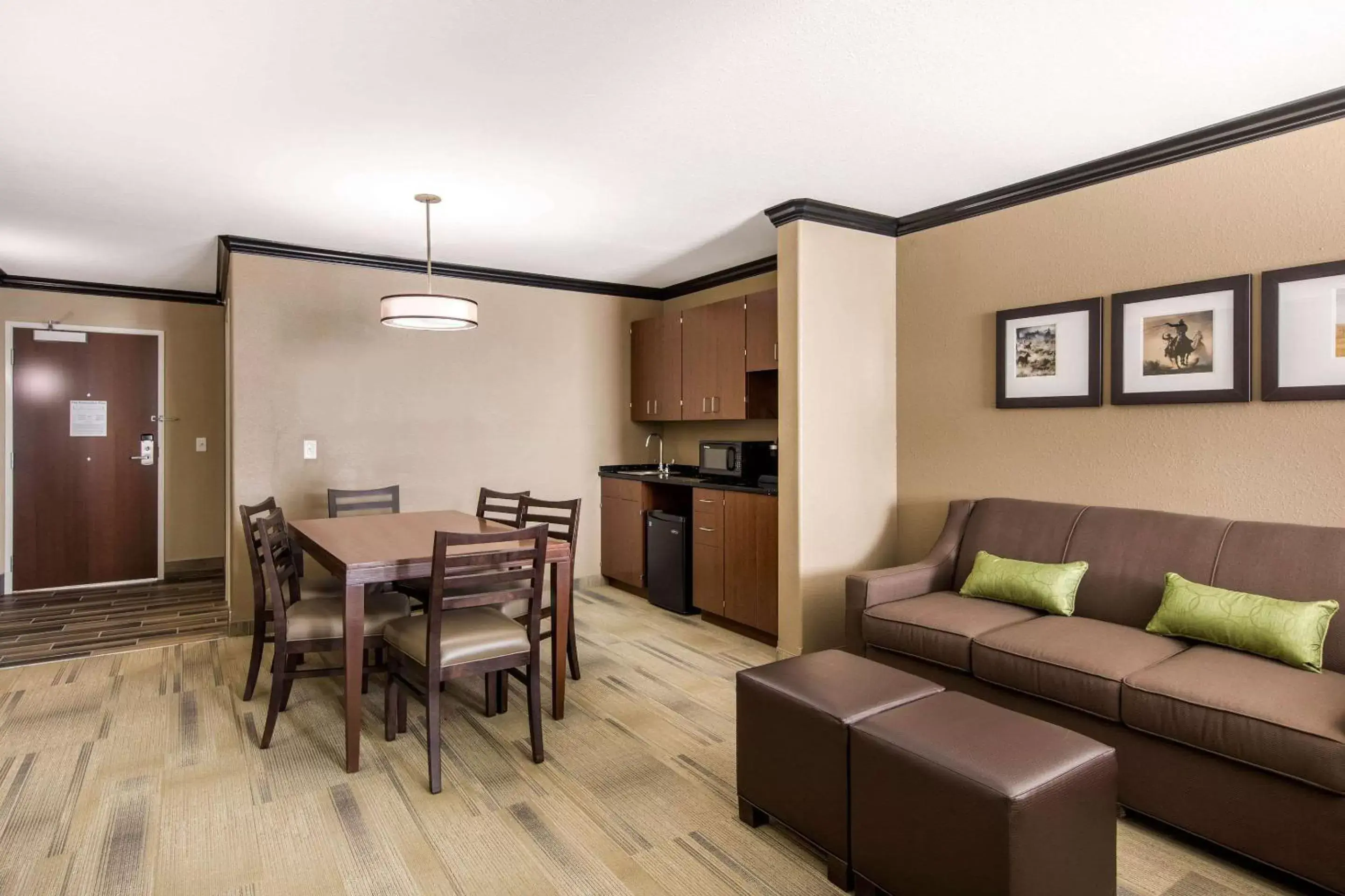 Photo of the whole room, Seating Area in Comfort Suites