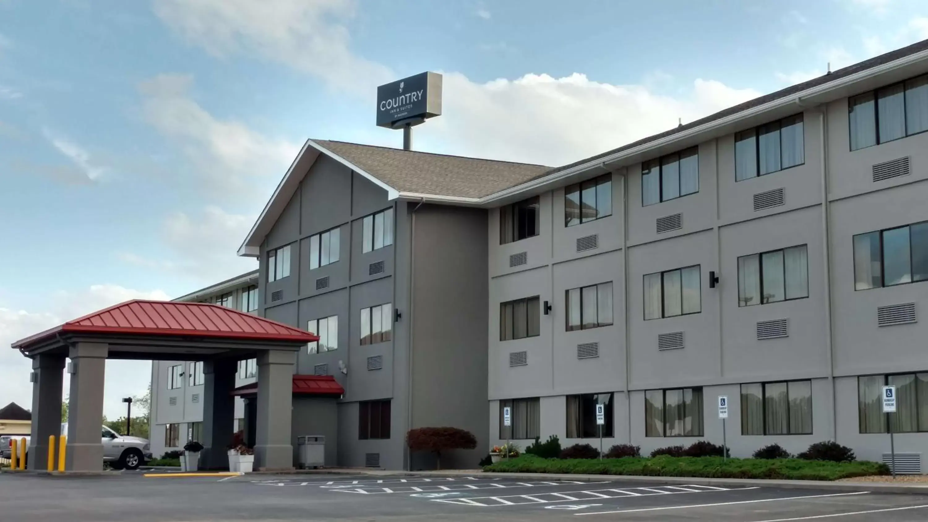 Property Building in Country Inn & Suites by Radisson, Abingdon, VA
