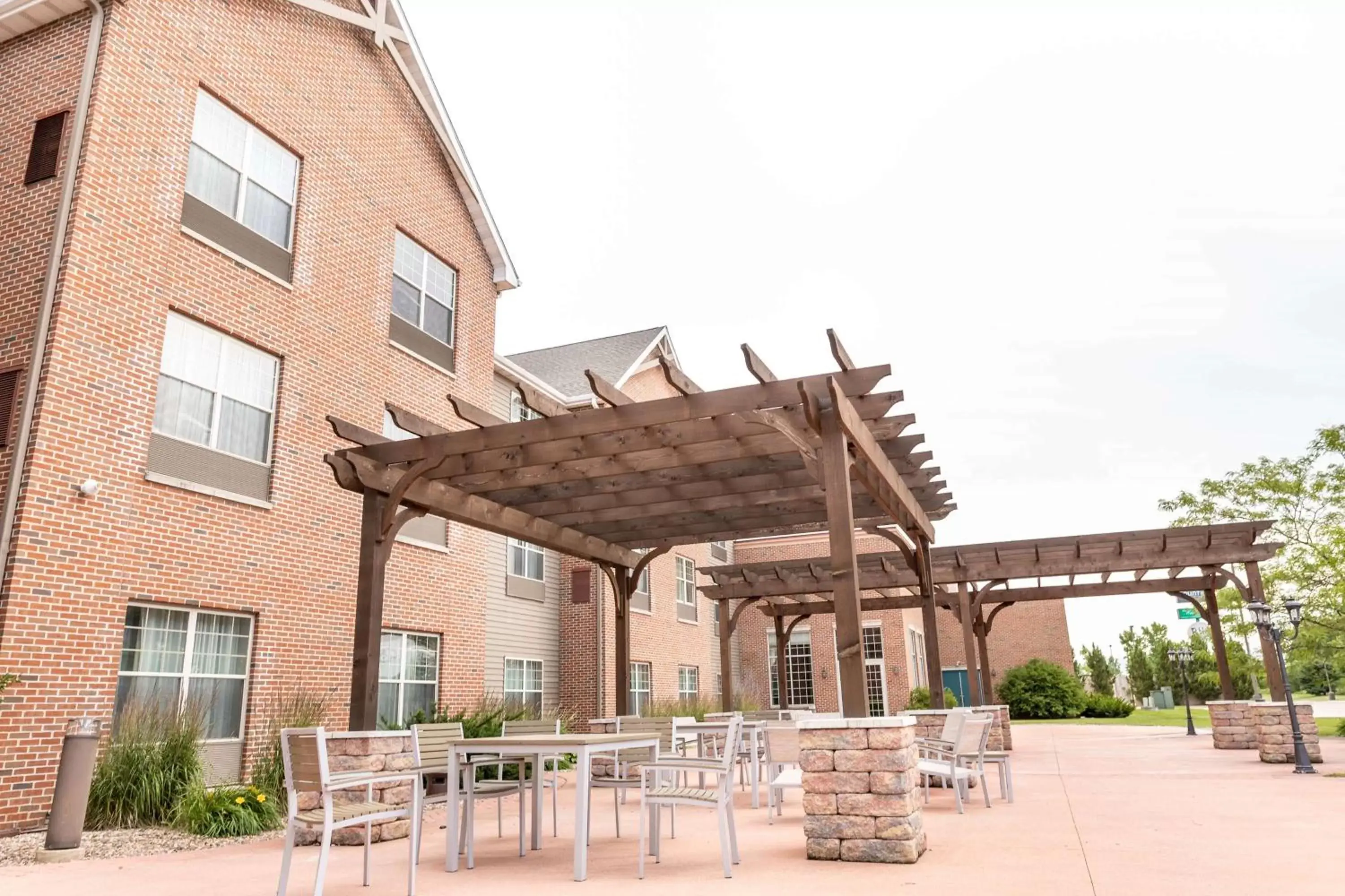 Property Building in Country Inn & Suites by Radisson, Green Bay East, WI