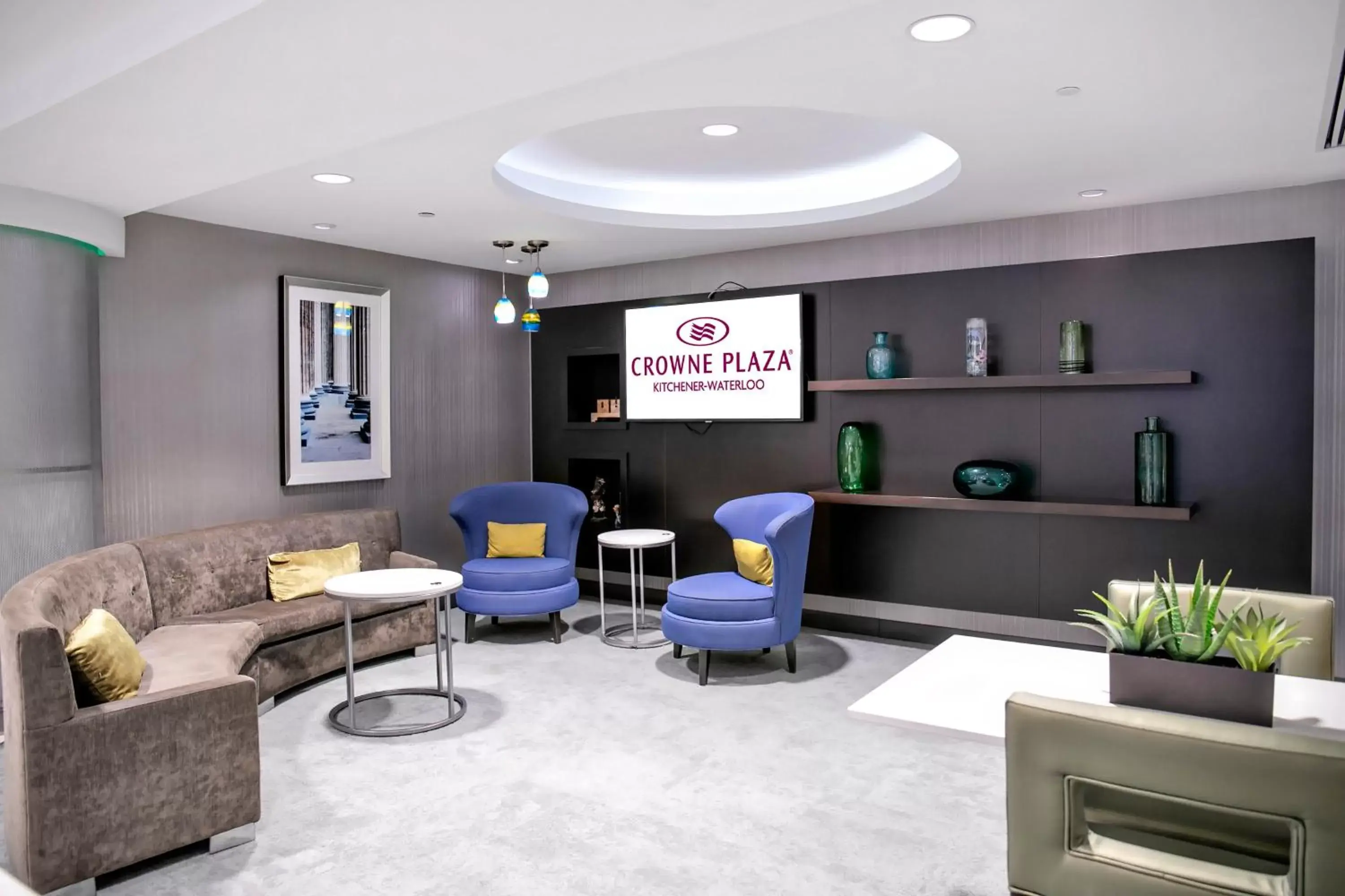 Property building in Crowne Plaza Kitchener-Waterloo by IHG Property building in Crowne Plaza Kitchener-Waterloo by IHG