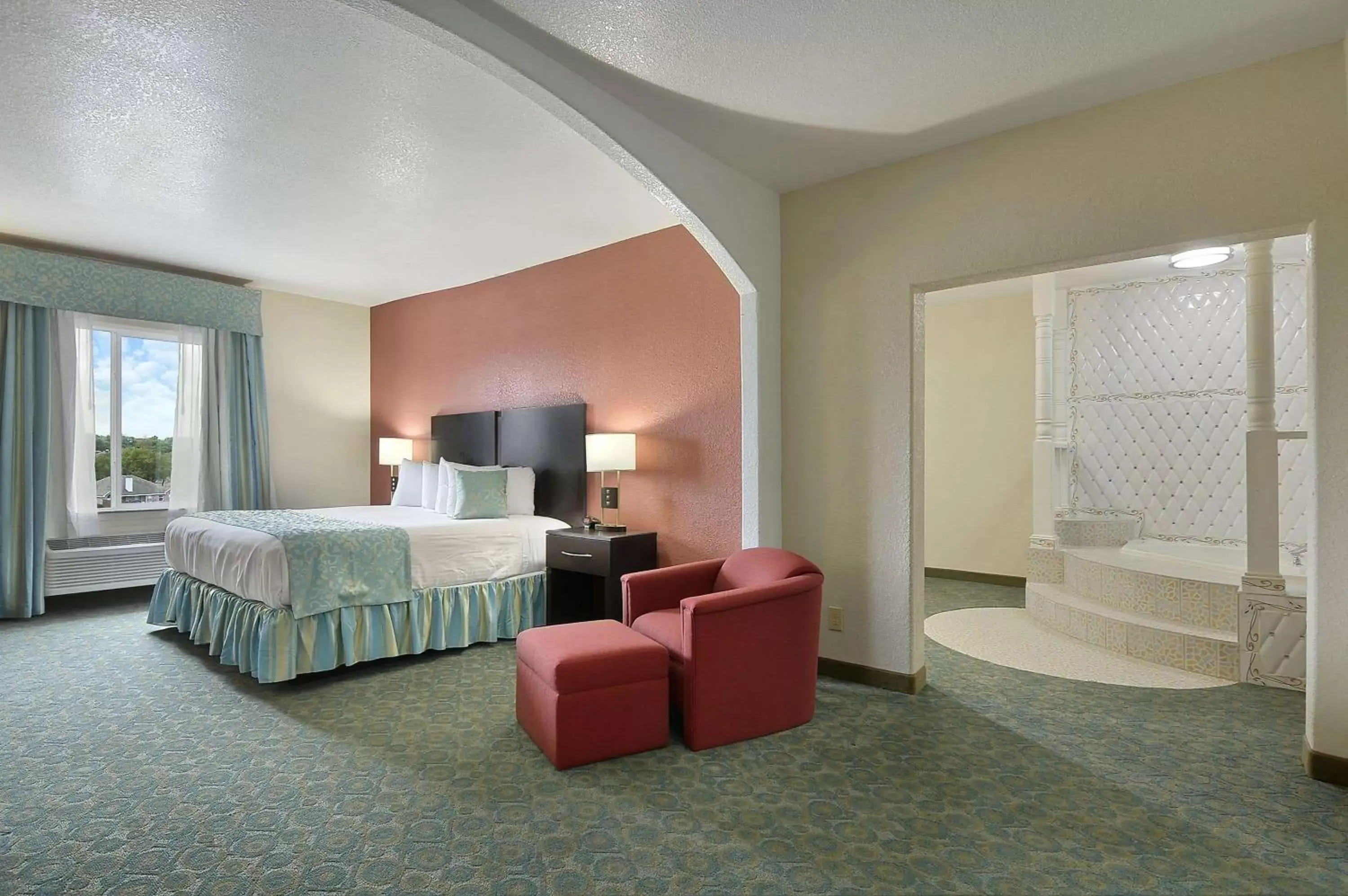 Photo of the whole room, Seating Area in Ramada by Wyndham South Waco