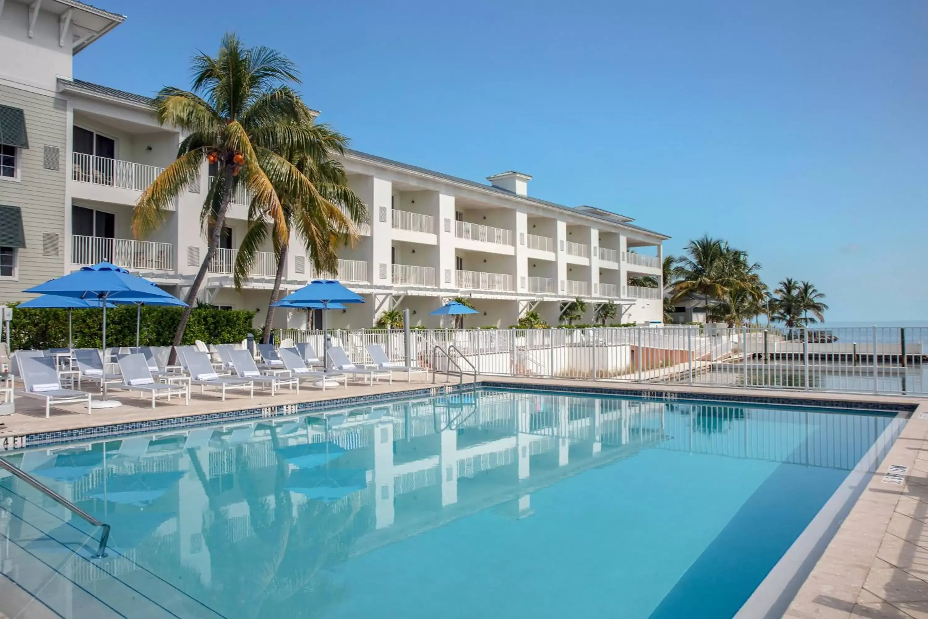 Swimming pool, Property Building in Courtyard by Marriott Faro Blanco Resort