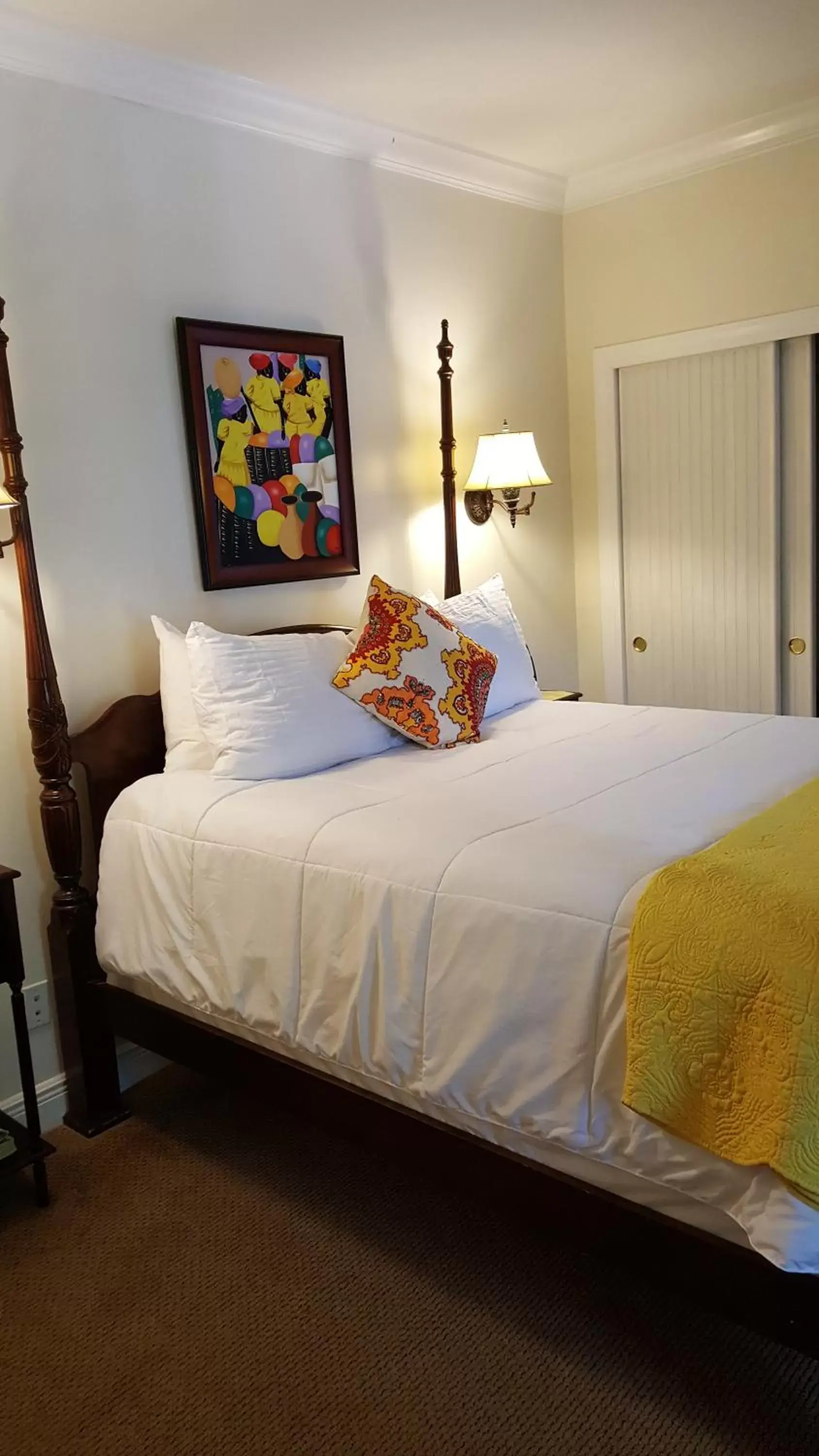 Photo of the whole room, Bed in The Caribbean Court Boutique Hotel