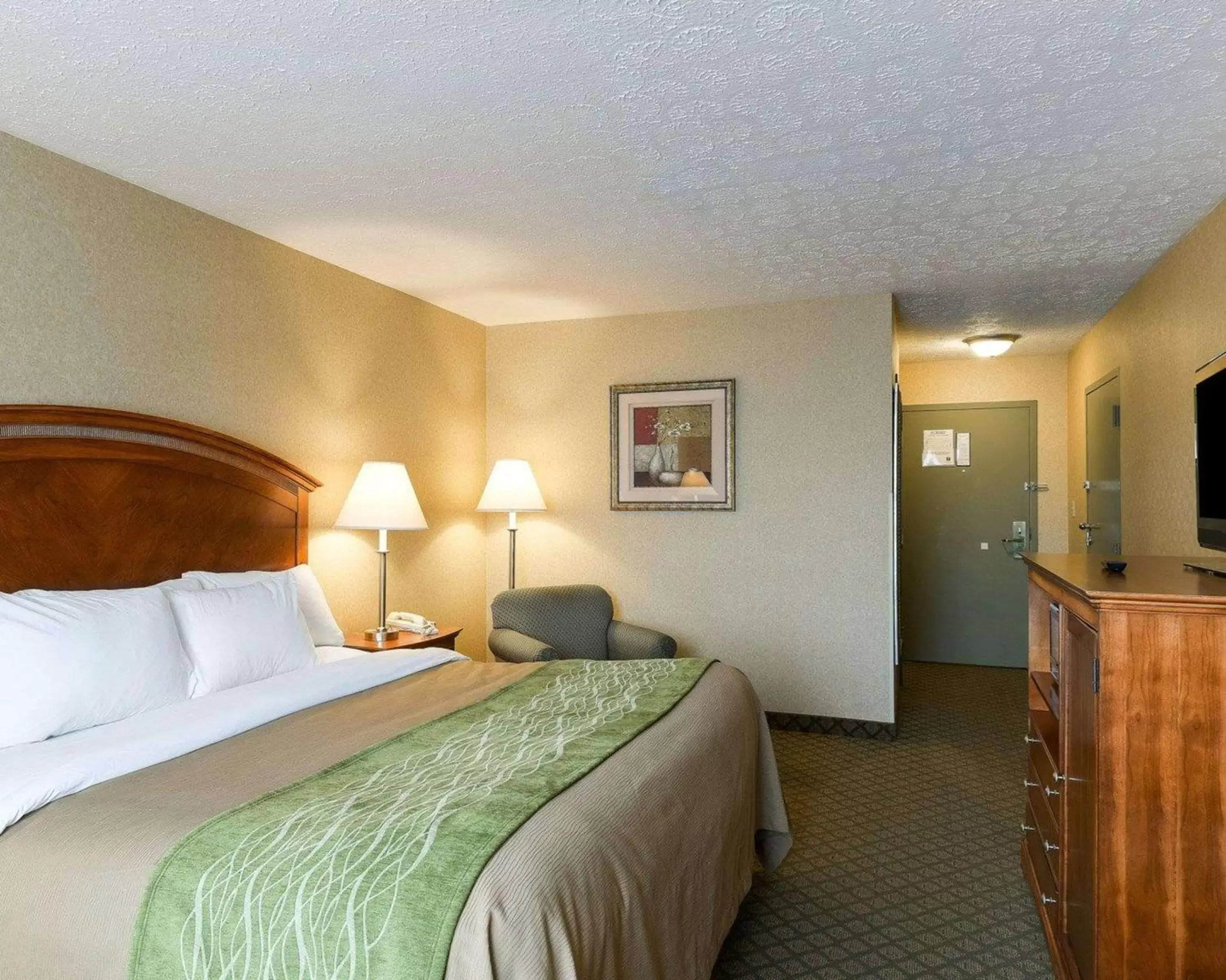 Photo of the whole room, Bed in Comfort Inn Grantsville-Deep Creek Lake