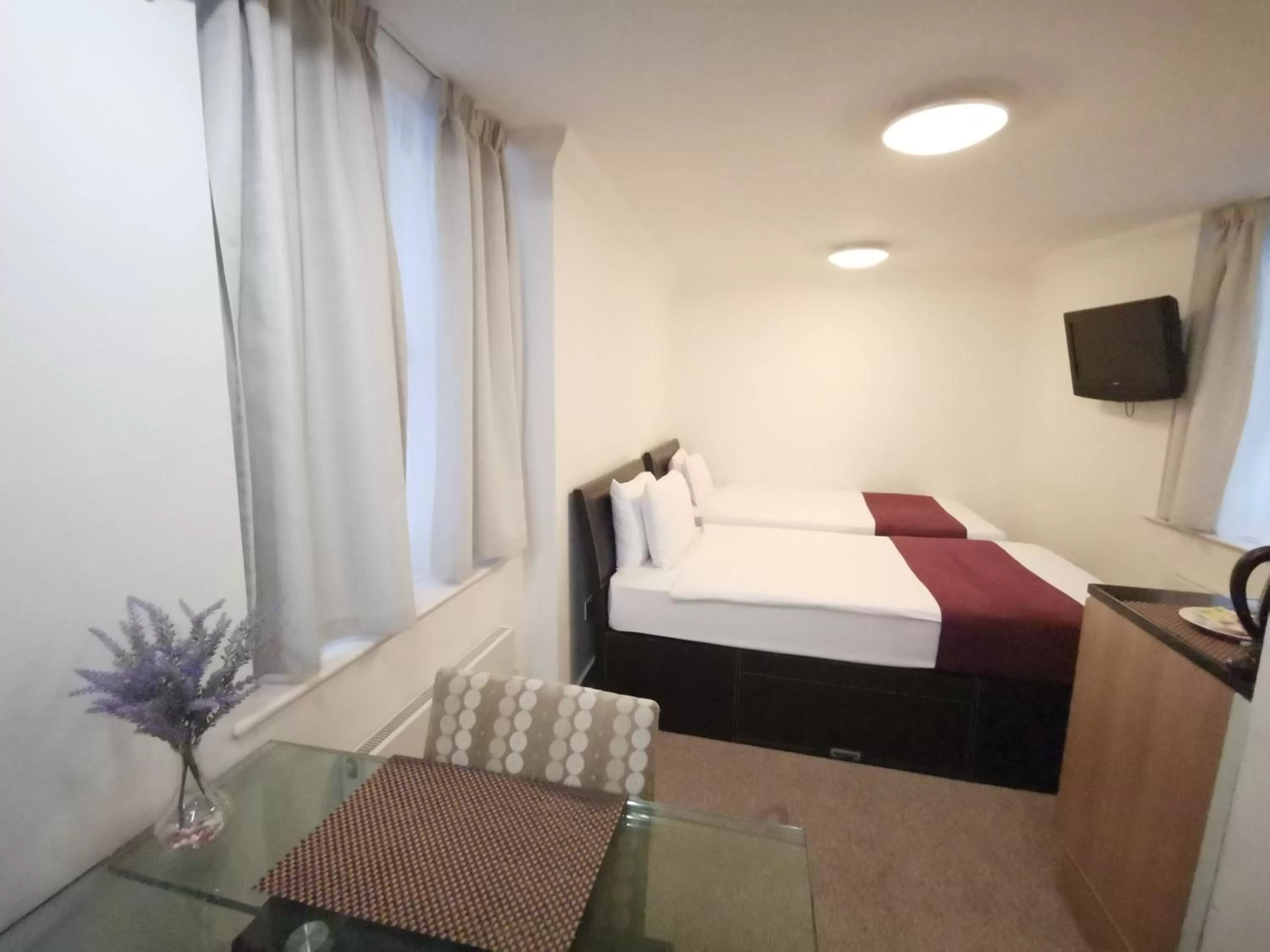 Bed in The Royale Chulan Hyde Park Hotel