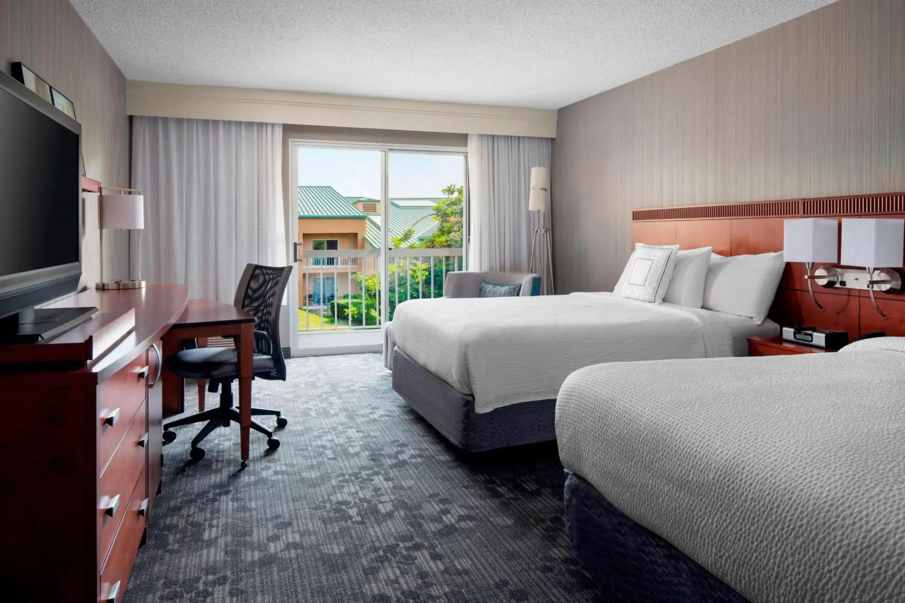 Photo of the whole room in Courtyard by Marriott San Mateo Foster City